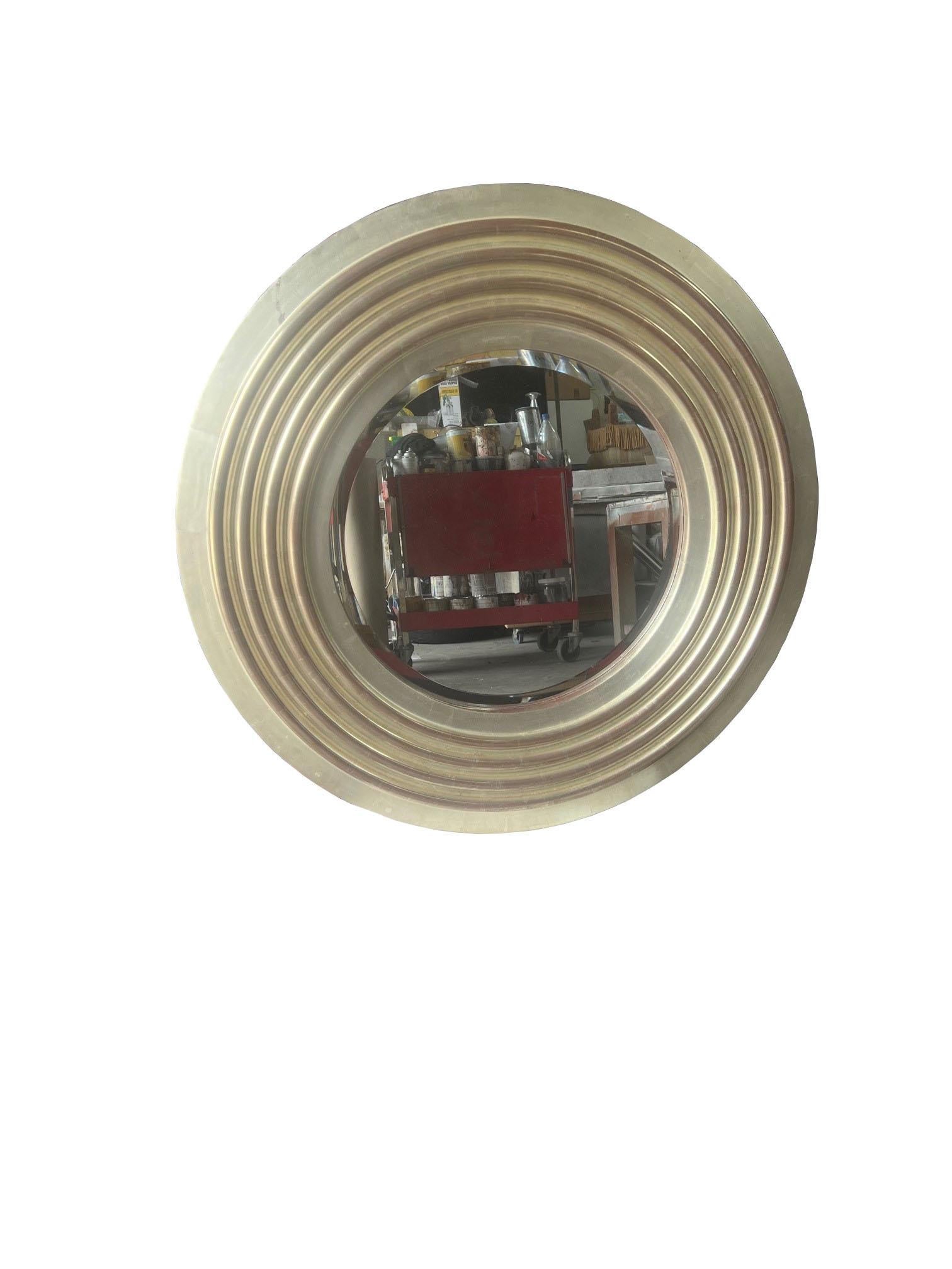 Verre Vintage - Grand miroir mural rond à cannelures lourdes, finition or blanc patiné en vente
