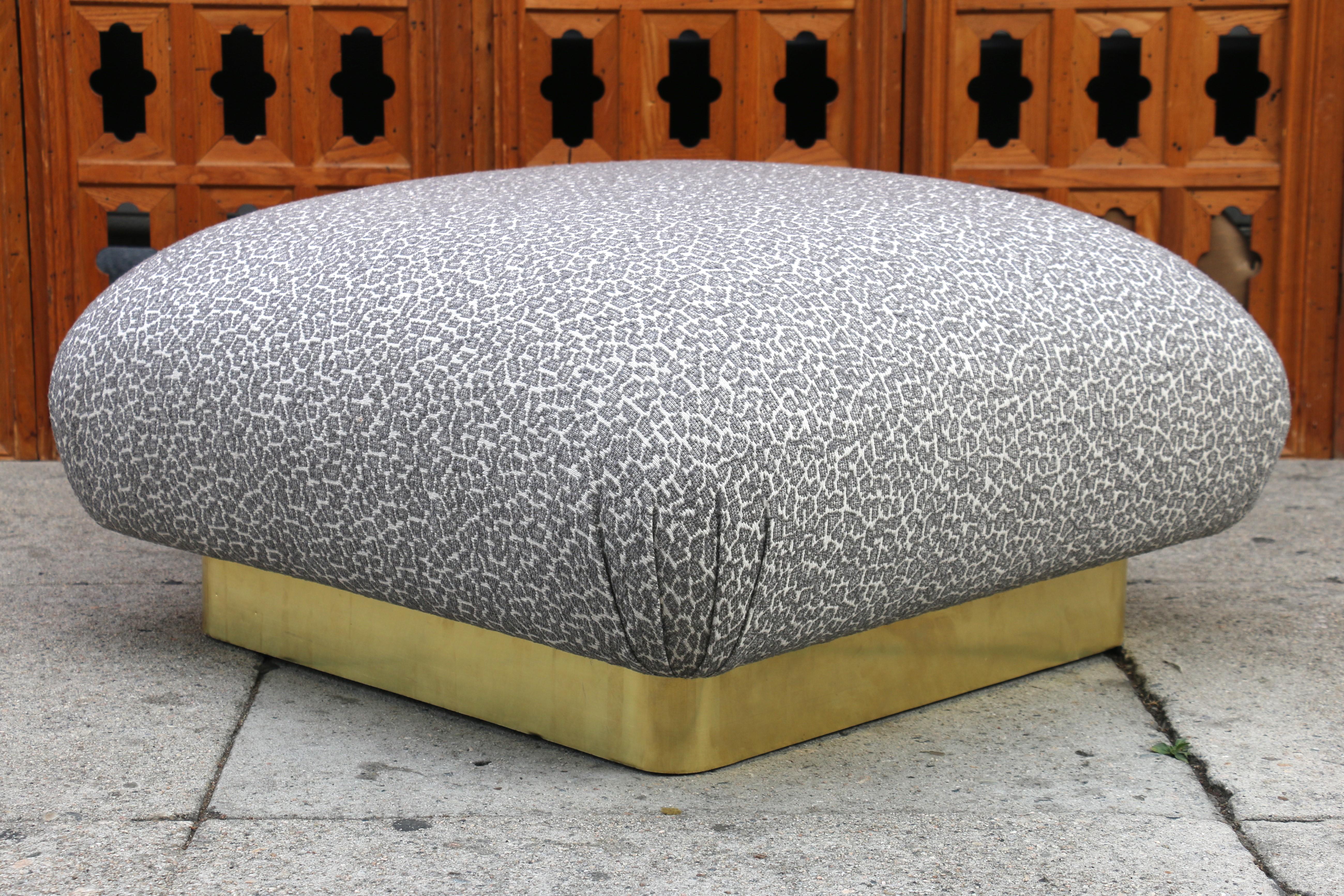 Großer Hollywood Regency-Hocker/Ottoman im Vintage-Stil im Zustand „Gut“ im Angebot in North Hollywood, CA