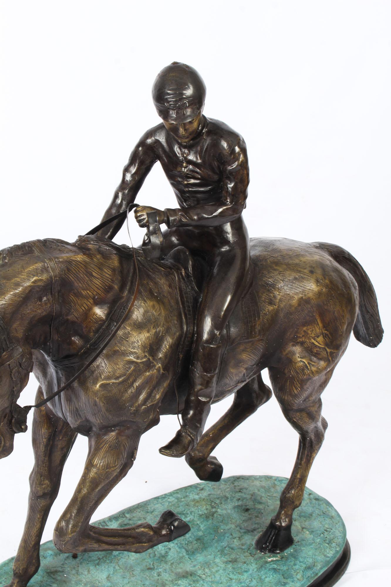 Fin du 20e siècle Grande sculpture en bronze vintage Mene avec cheval et jockey, 20me sicle en vente