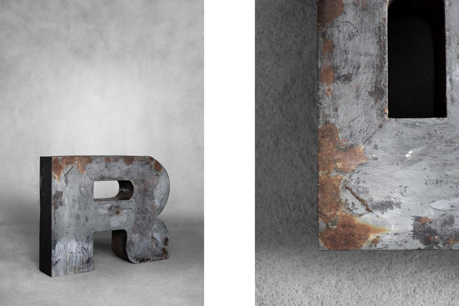 Vintage Large Industrial Polish Metal Letter R, 1950s In Good Condition For Sale In Warszawa, Mazowieckie