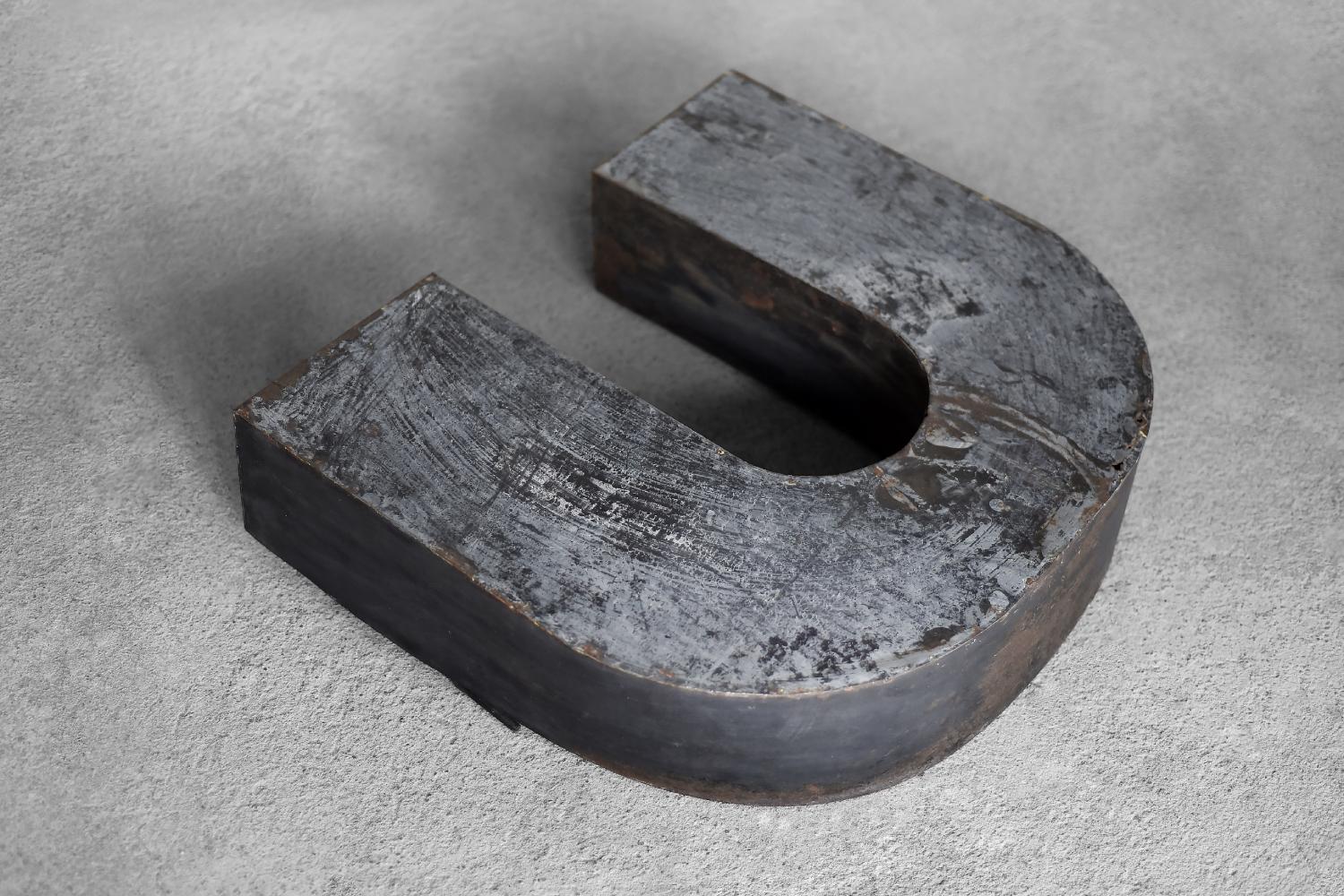 Vintage Large Industrial Polish Metal Letter U, 1950s In Good Condition For Sale In Warszawa, Mazowieckie