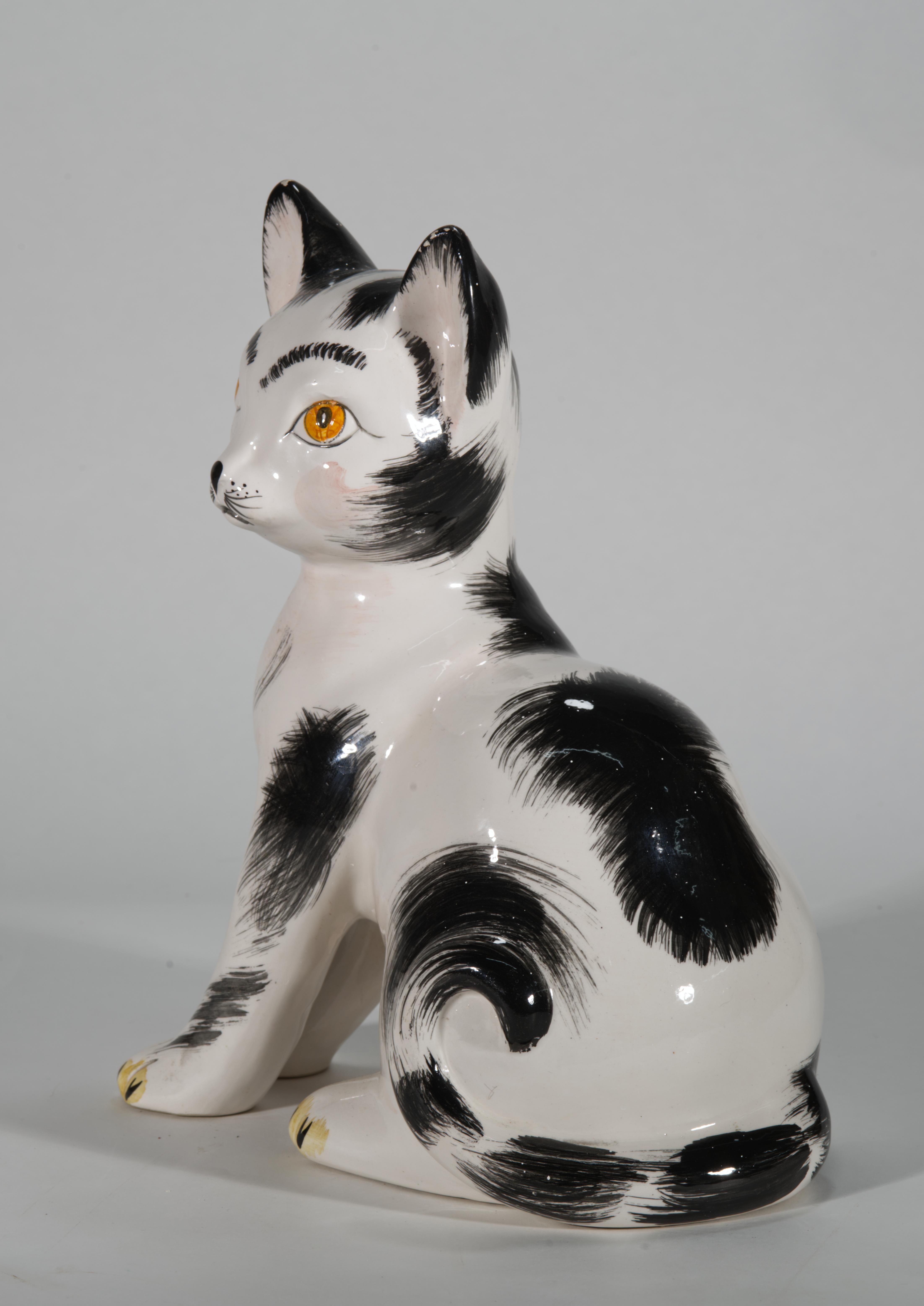 Italiano Grande statuetta di gatto seduto in ceramica maiolica italiana d'epoca in vendita