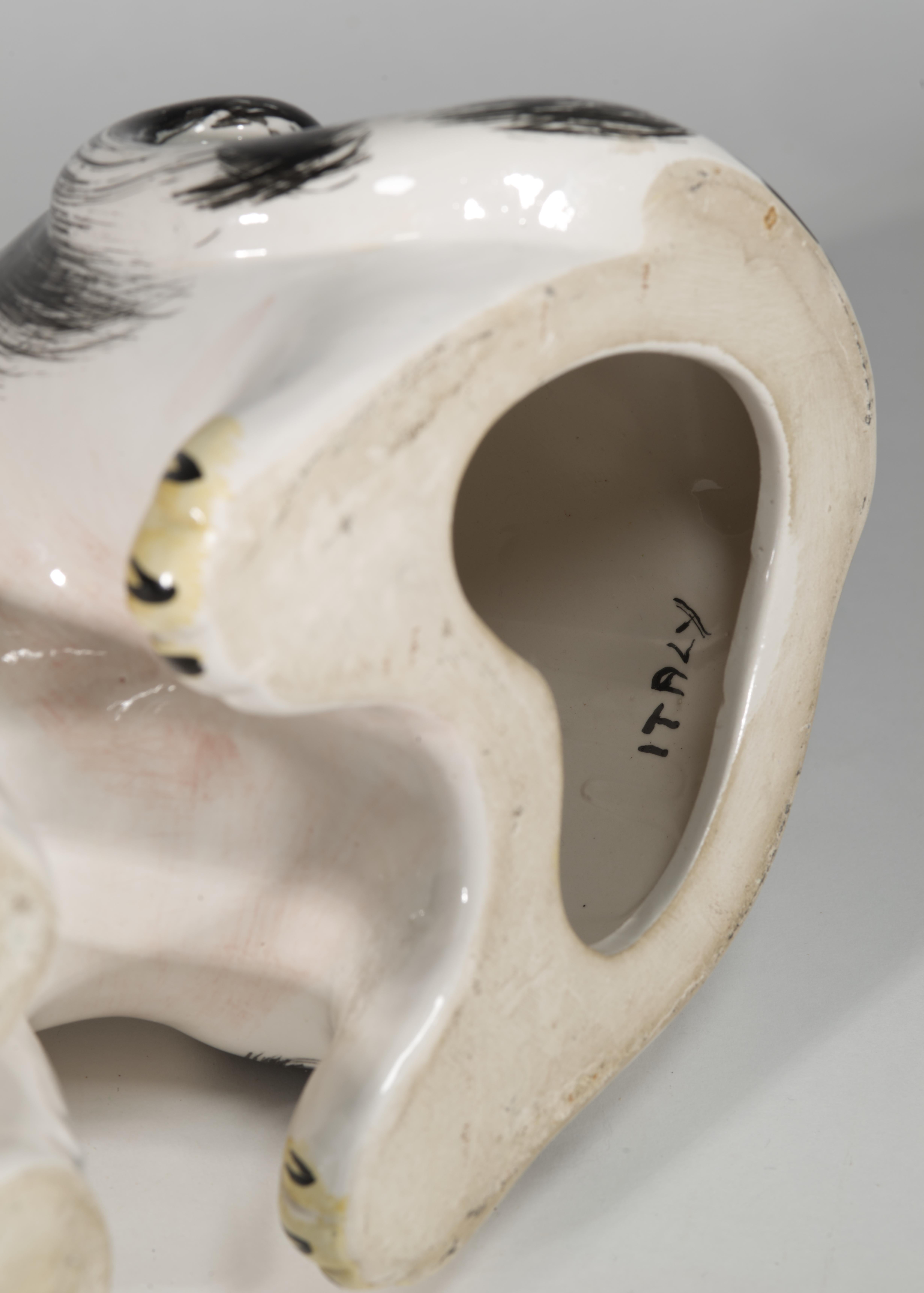 Smaltato Grande statuetta di gatto seduto in ceramica maiolica italiana d'epoca in vendita