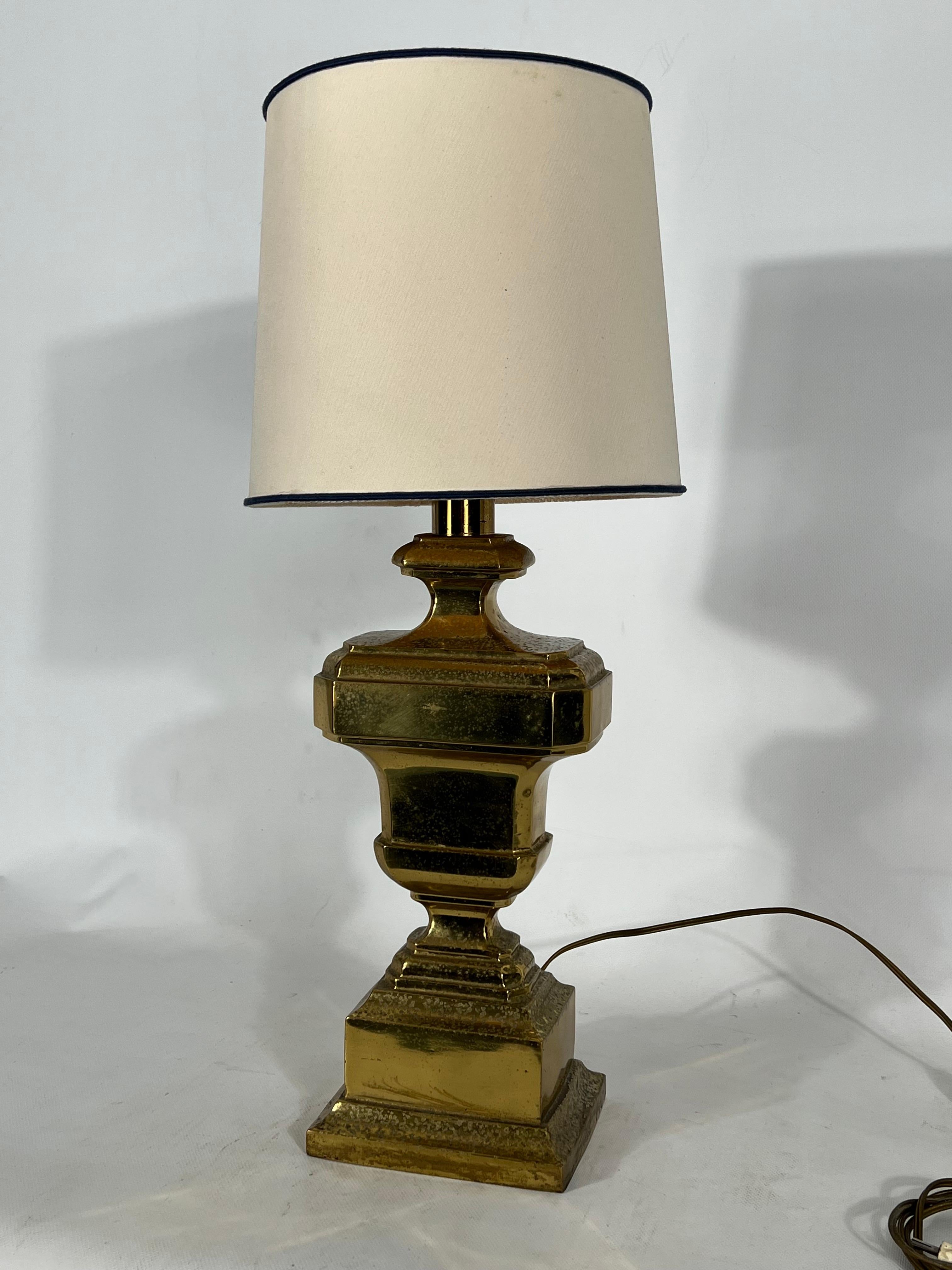 Vintage Large Italian Solid Brass Table Lamp from 50s In Good Condition For Sale In Catania, CT