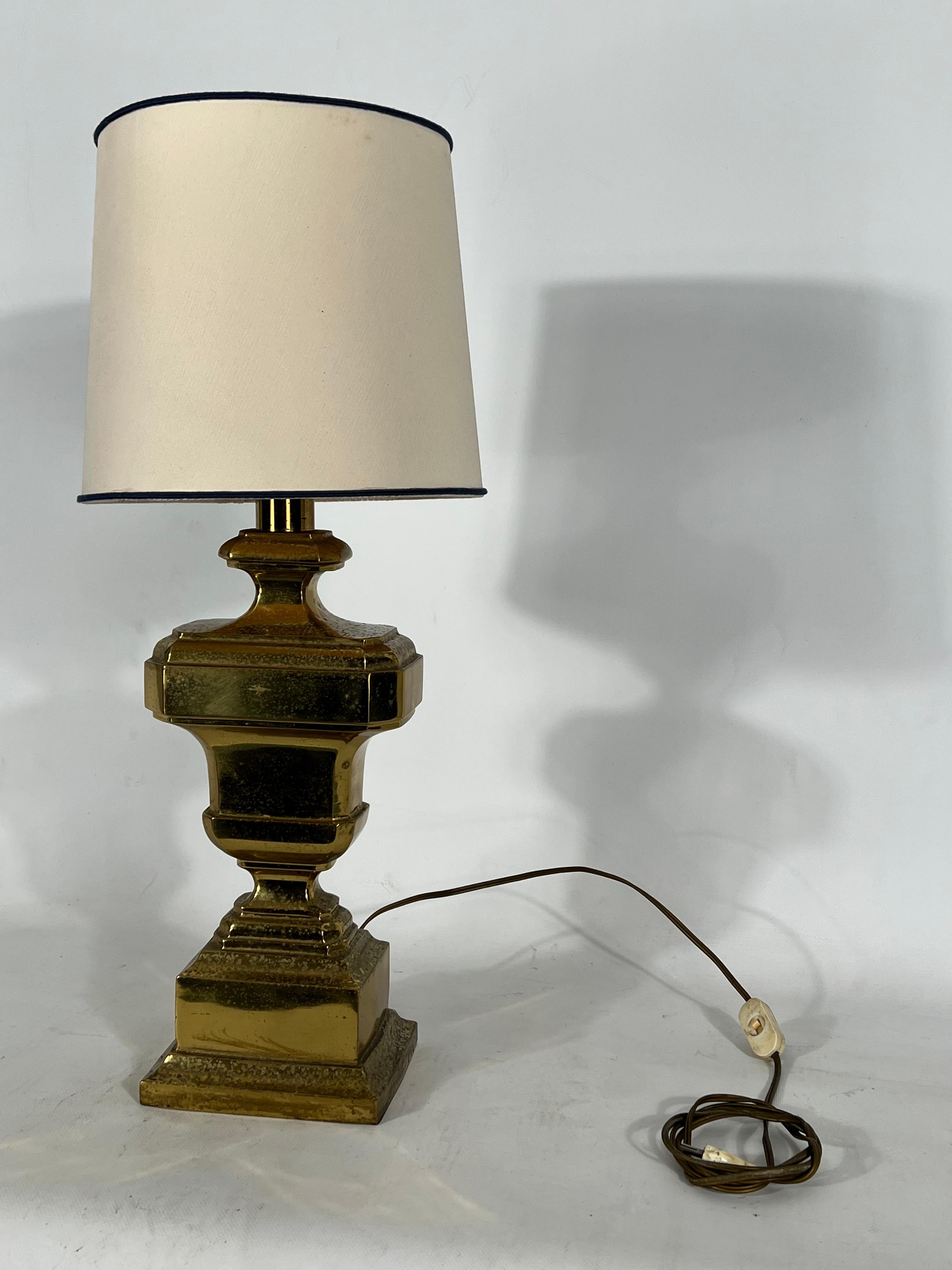Vintage Large Italian Solid Brass Table Lamp from 50s In Good Condition For Sale In Catania, CT