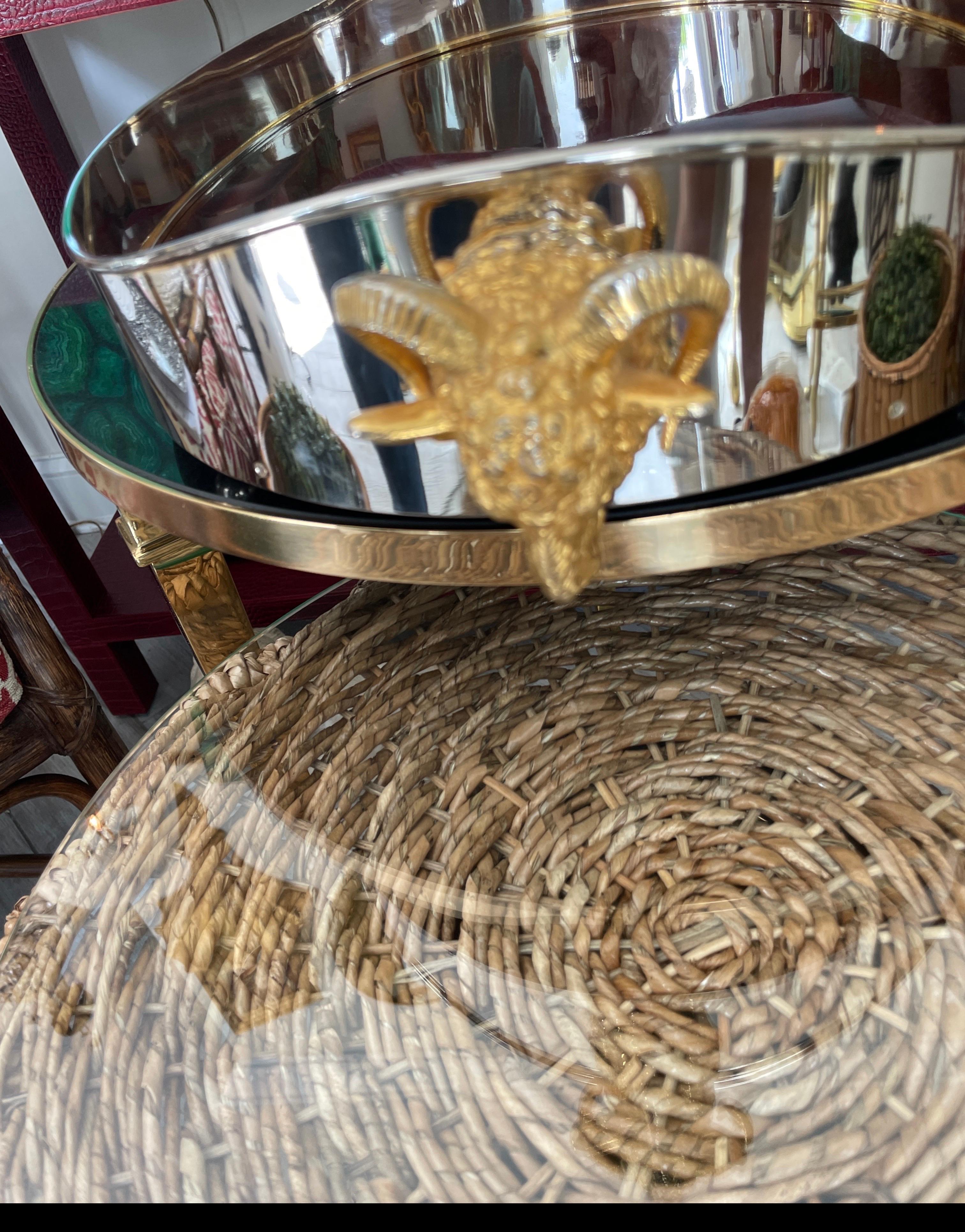 Vintage große italienische Holz und Silber Platte Tablett mit Dore Widderkopf Griffe im Zustand „Gut“ im Angebot in West Palm Beach, FL