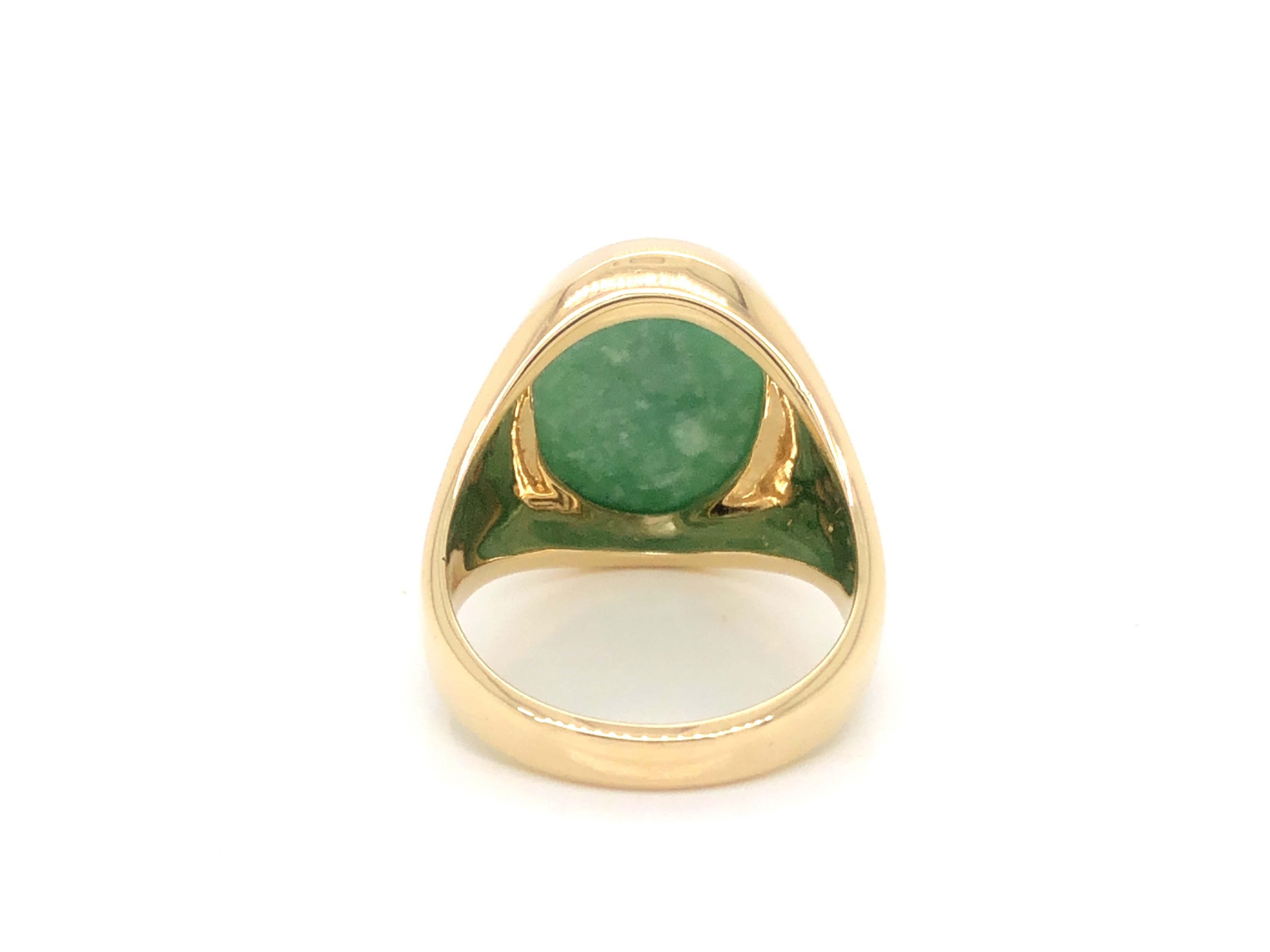 Oval Cut Vintage Large Men's Oval Pale Mottled Green Jade Ring, 14k Yellow Gold For Sale