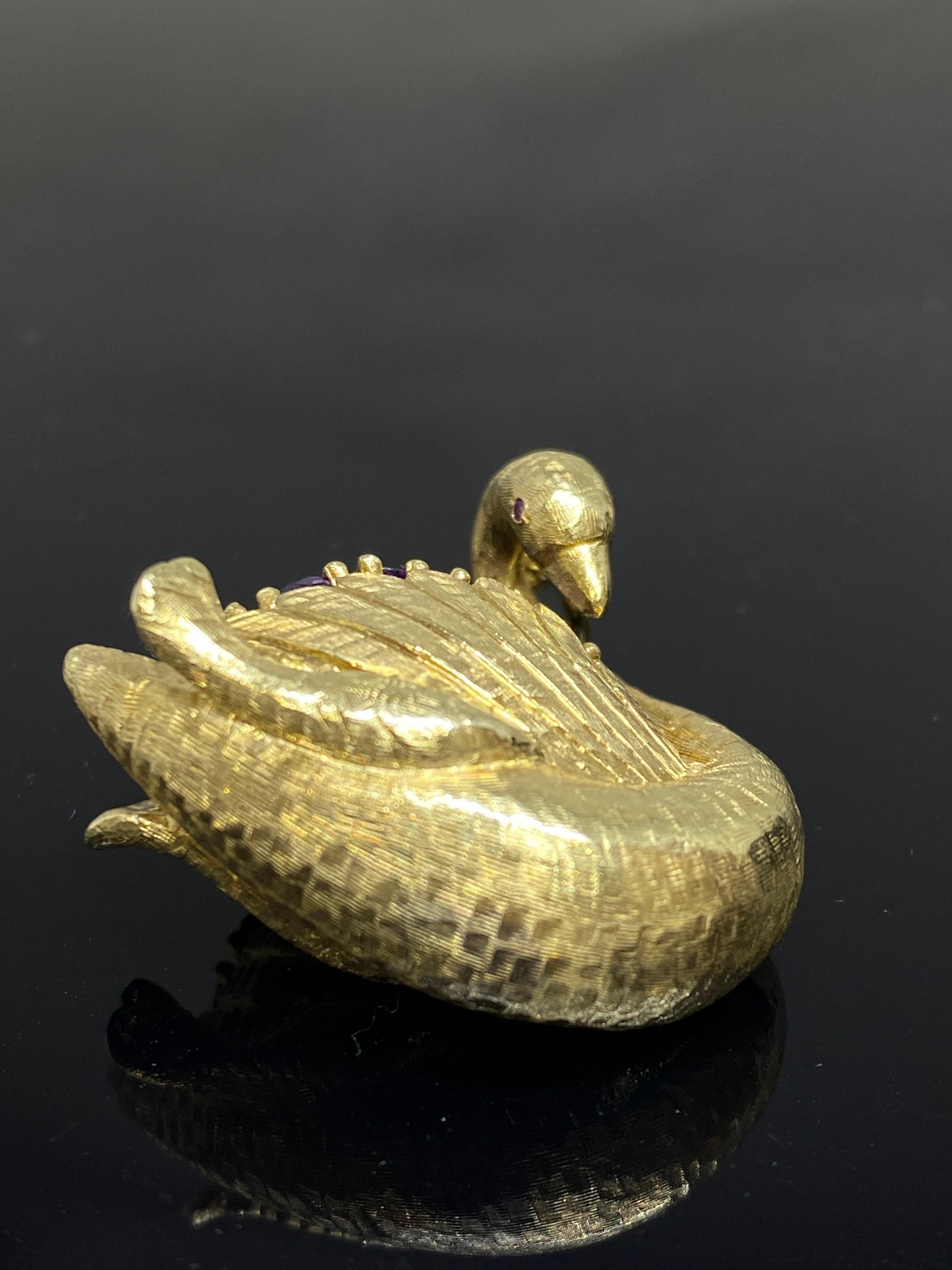Round Cut Vintage Large Mid Century 14k Yellow Gold & Amethyst Swan Charm Pendant