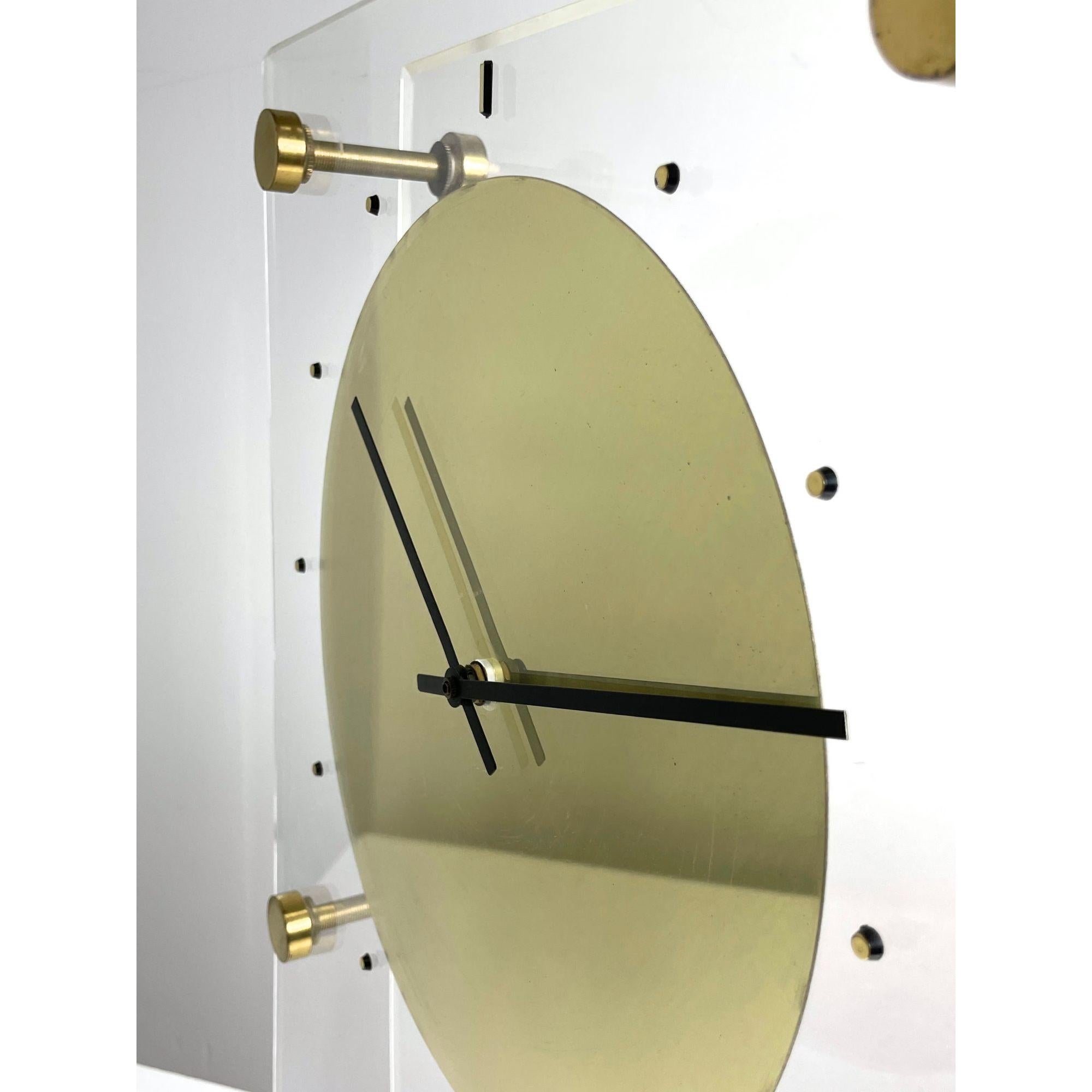Vintage Large Mid Century Modern Pendulum Mantel Clock in Lucite and Brass 1970s For Sale 2