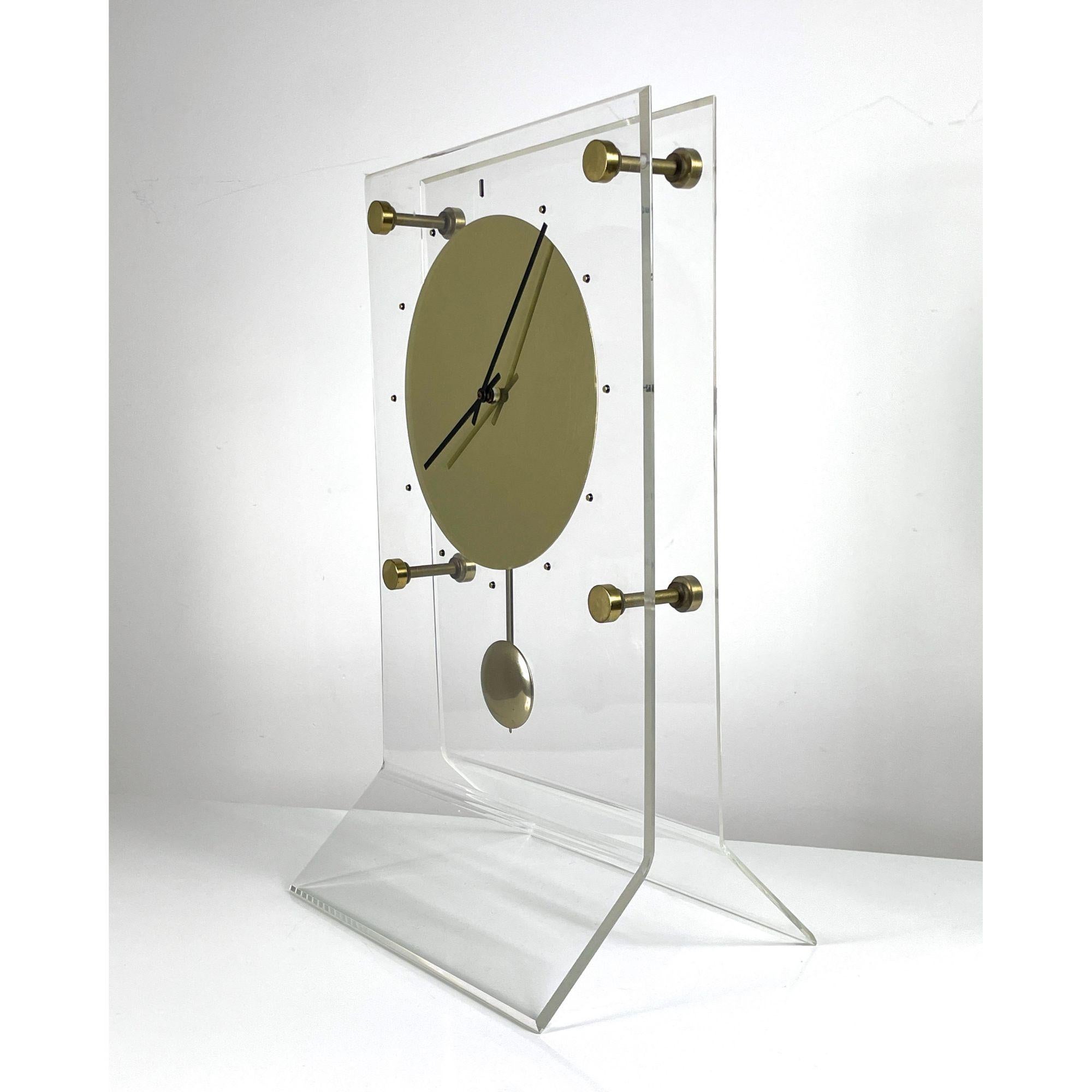 Mid-Century Modern Vintage Large Mid Century Modern Pendulum Mantel Clock in Lucite and Brass 1970s For Sale