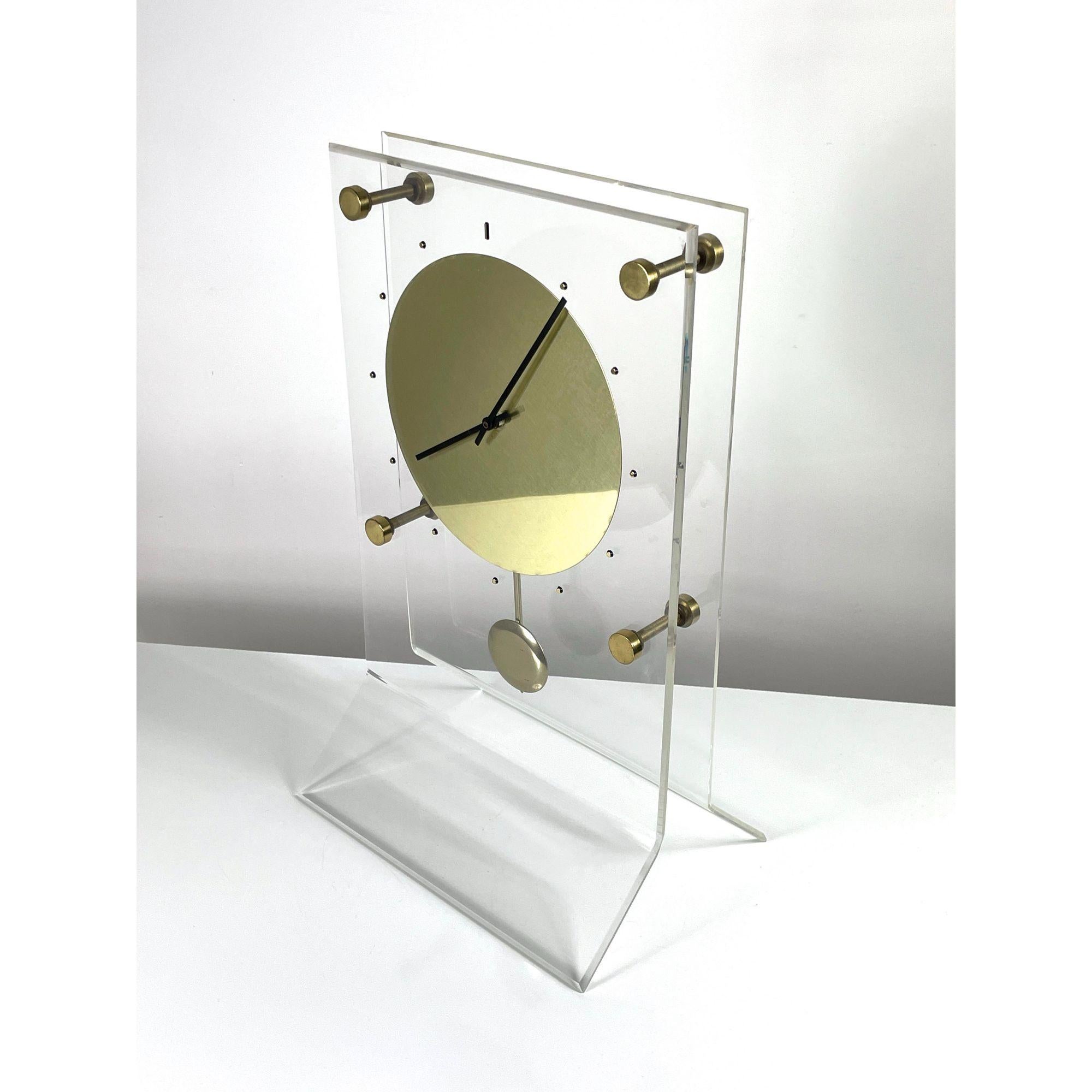 Vintage Large Mid Century Modern Pendulum Mantel Clock in Lucite and Brass 1970s In Good Condition For Sale In Troy, MI