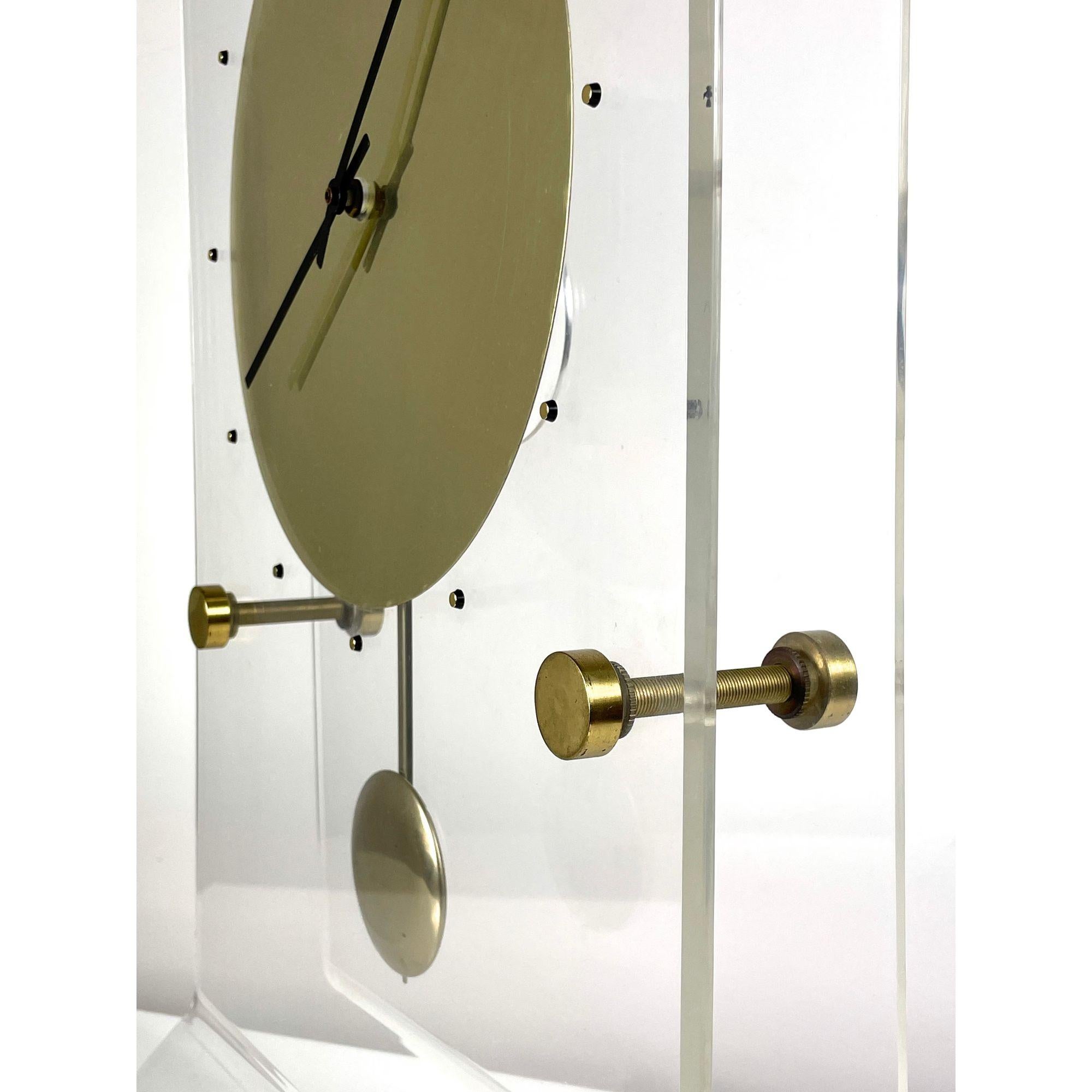 Vintage Large Mid Century Modern Pendulum Mantel Clock in Lucite and Brass 1970s For Sale 1