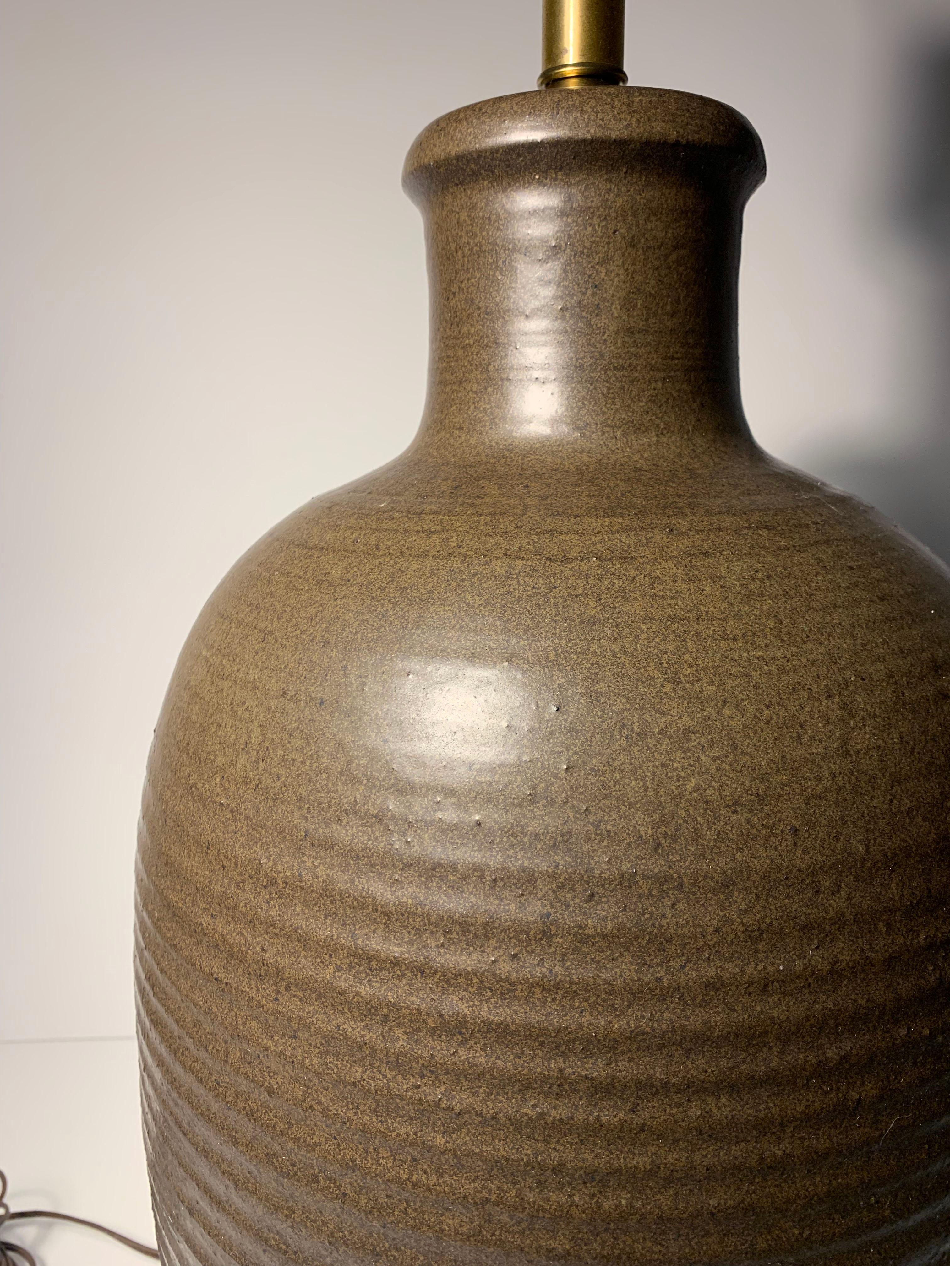 Lampada vintage di grandi dimensioni in ceramica di Studio A / Bob Kinzie Affiliated Craftsmen In condizioni buone in vendita a Chicago, IL