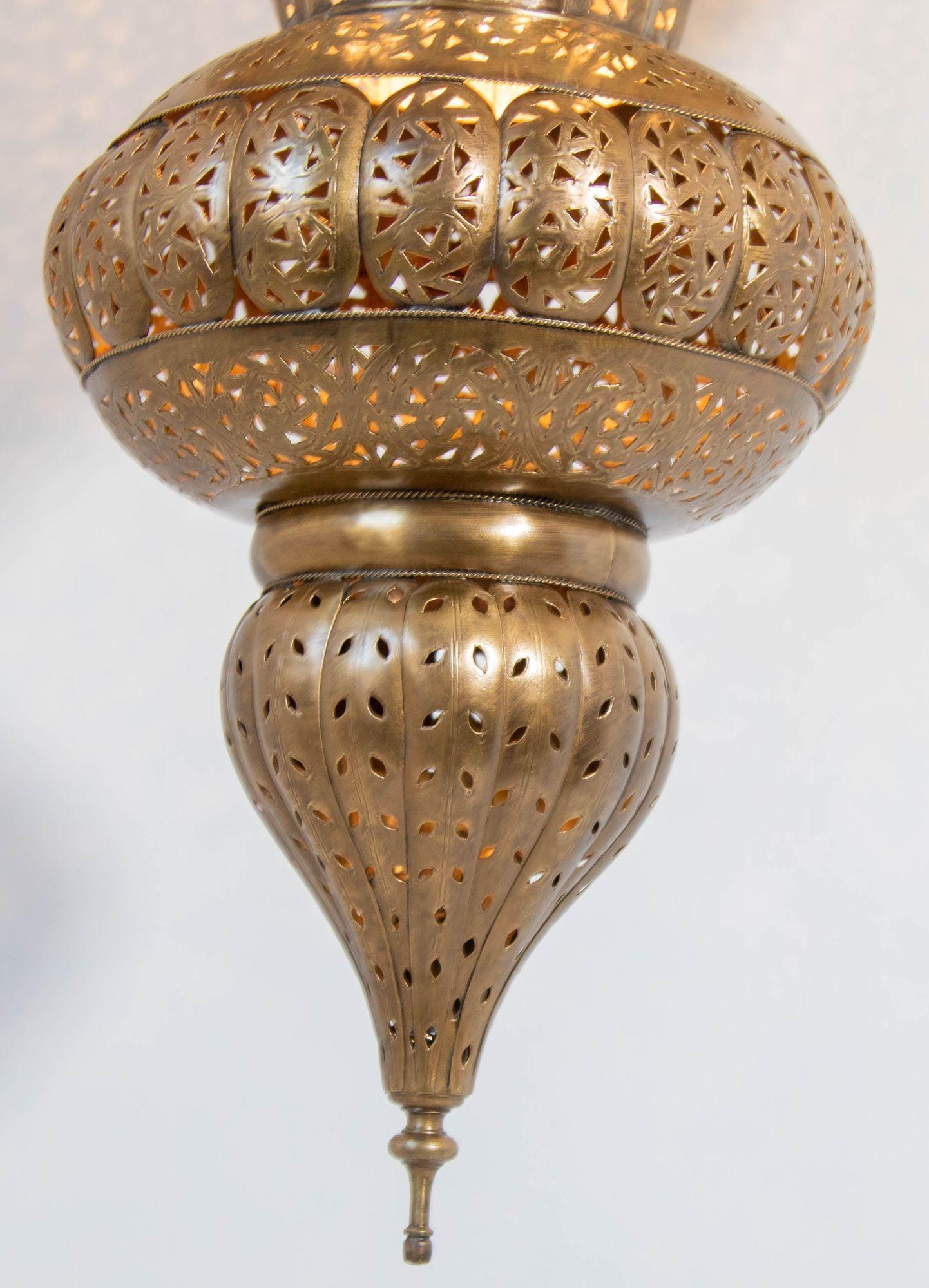 Vintage Large Moroccan Brass Chandelier in Alberto Pinto Andalus Moorish Style For Sale 6