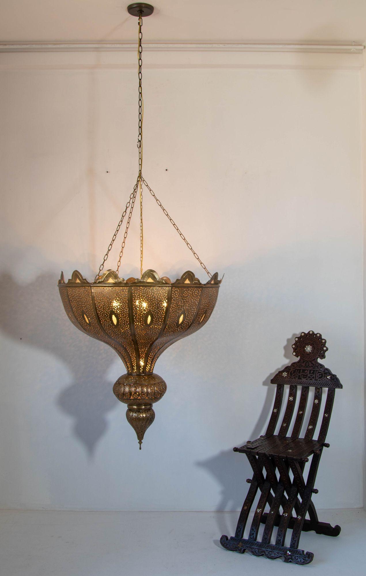 20th Century Vintage Large Moroccan Brass Chandelier in Alberto Pinto Andalus Moorish Style For Sale