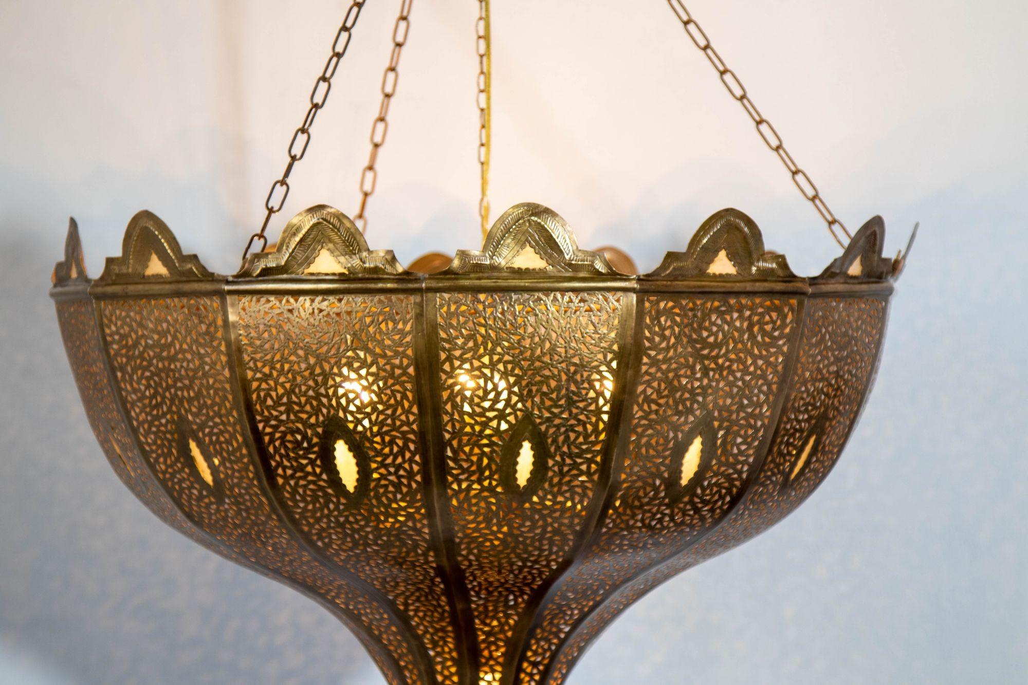 Vintage Large Moroccan Brass Chandelier in Alberto Pinto Andalus Moorish Style For Sale 14