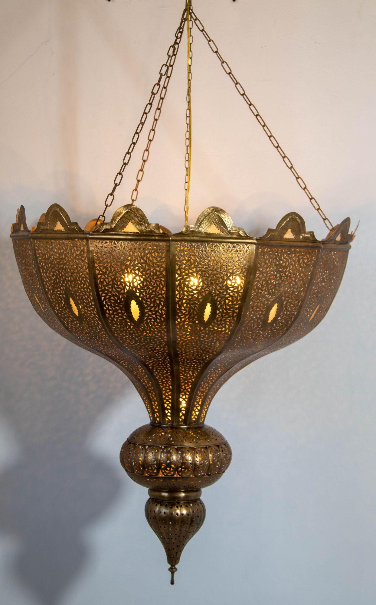 Vintage Large Moroccan Brass Chandelier in Alberto Pinto Andalus Moorish Style For Sale 7