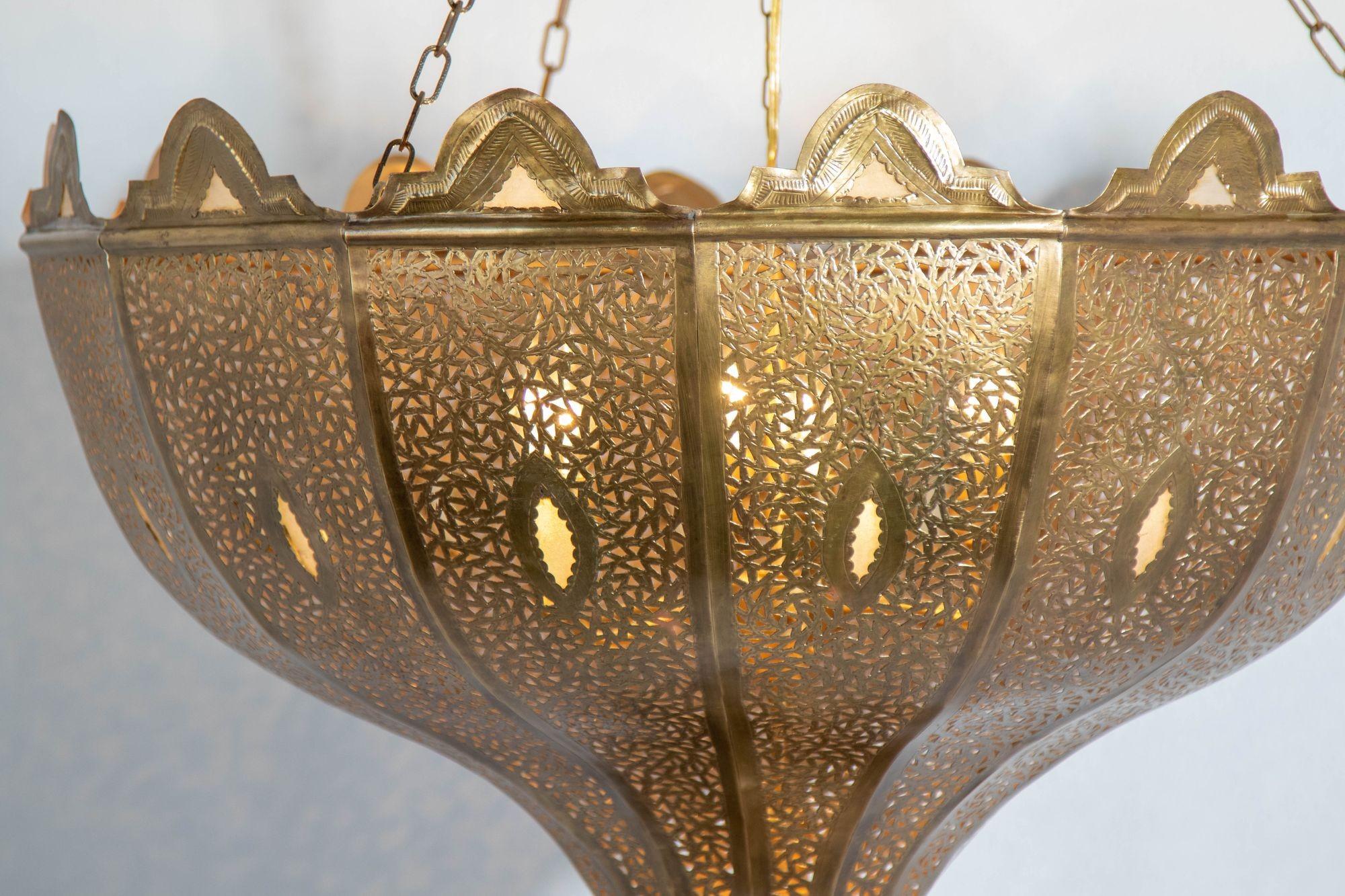 Vintage Large Moroccan Brass Chandelier in Alberto Pinto Andalus Moorish Style For Sale 2