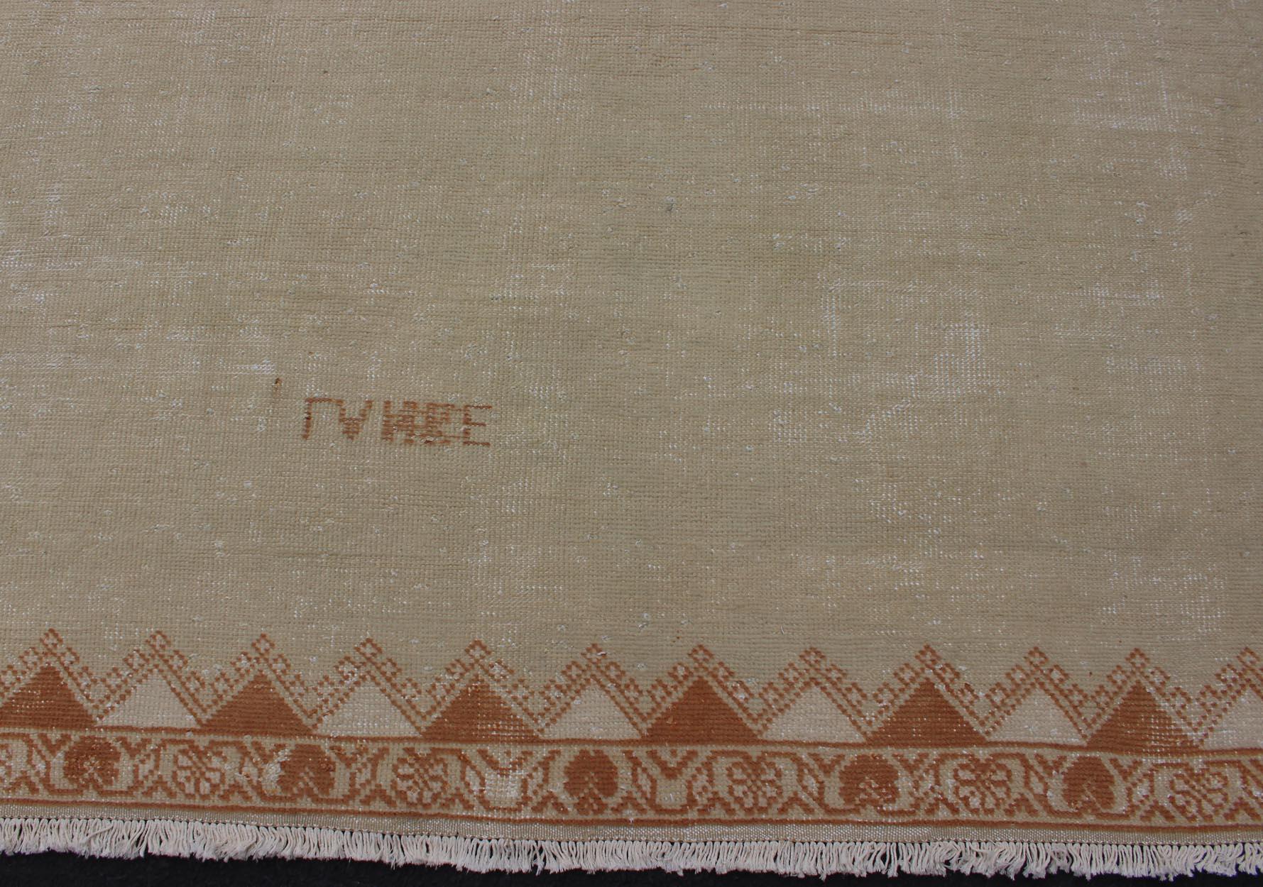 11'9 x 14'8  Gran alfombra marroquí vintage de fondo marfil y marrón claro siglo XX en venta