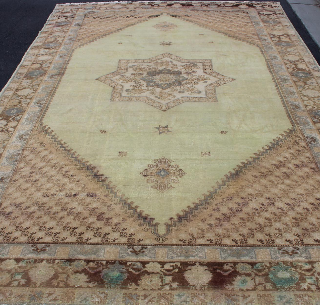 Vintage Large Moroccan Rug with Star Medallion in Light Green 4