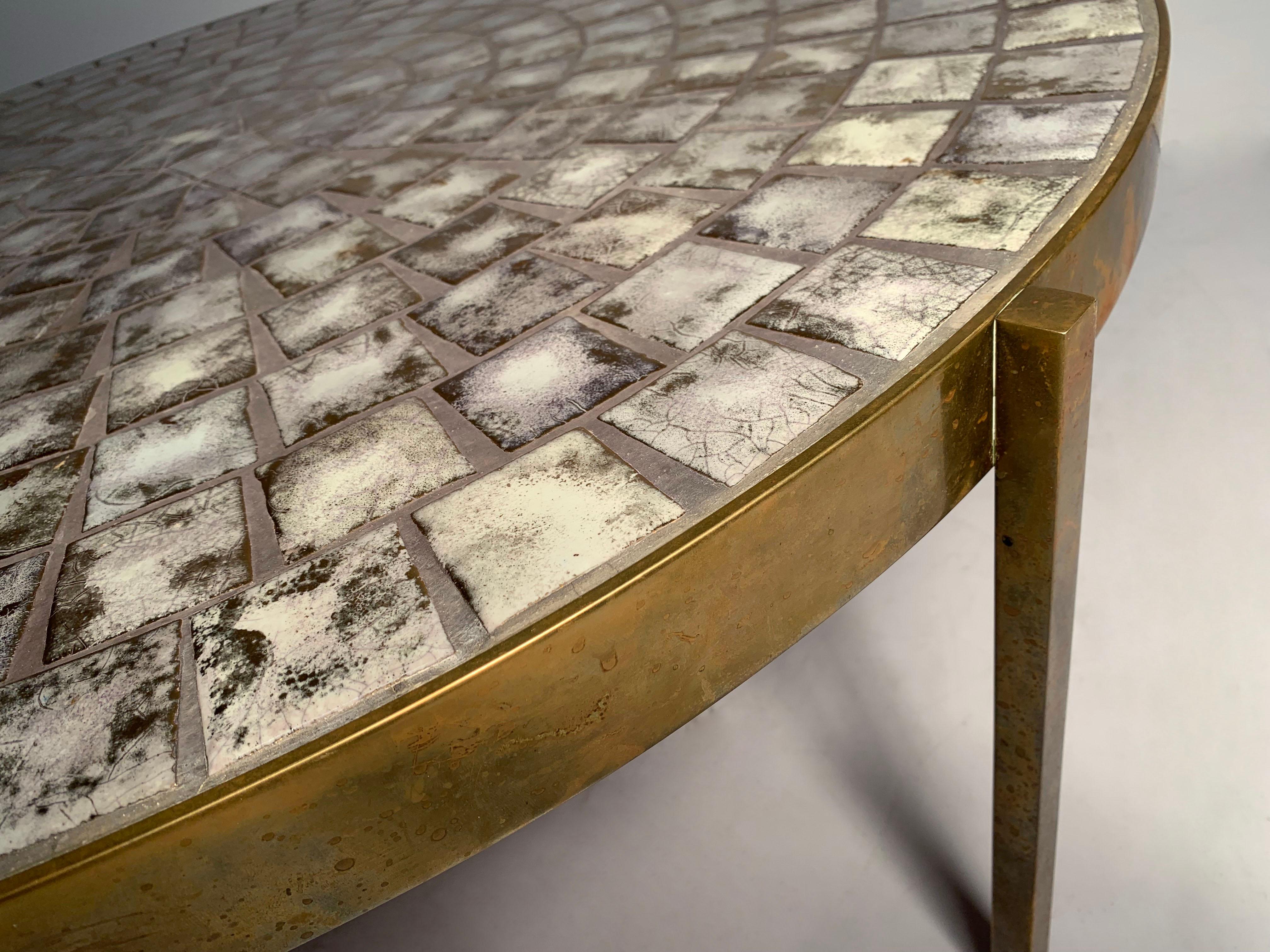 Céramique Grande table basse vintage en mosaïque et laiton massif par Mosaic House en vente