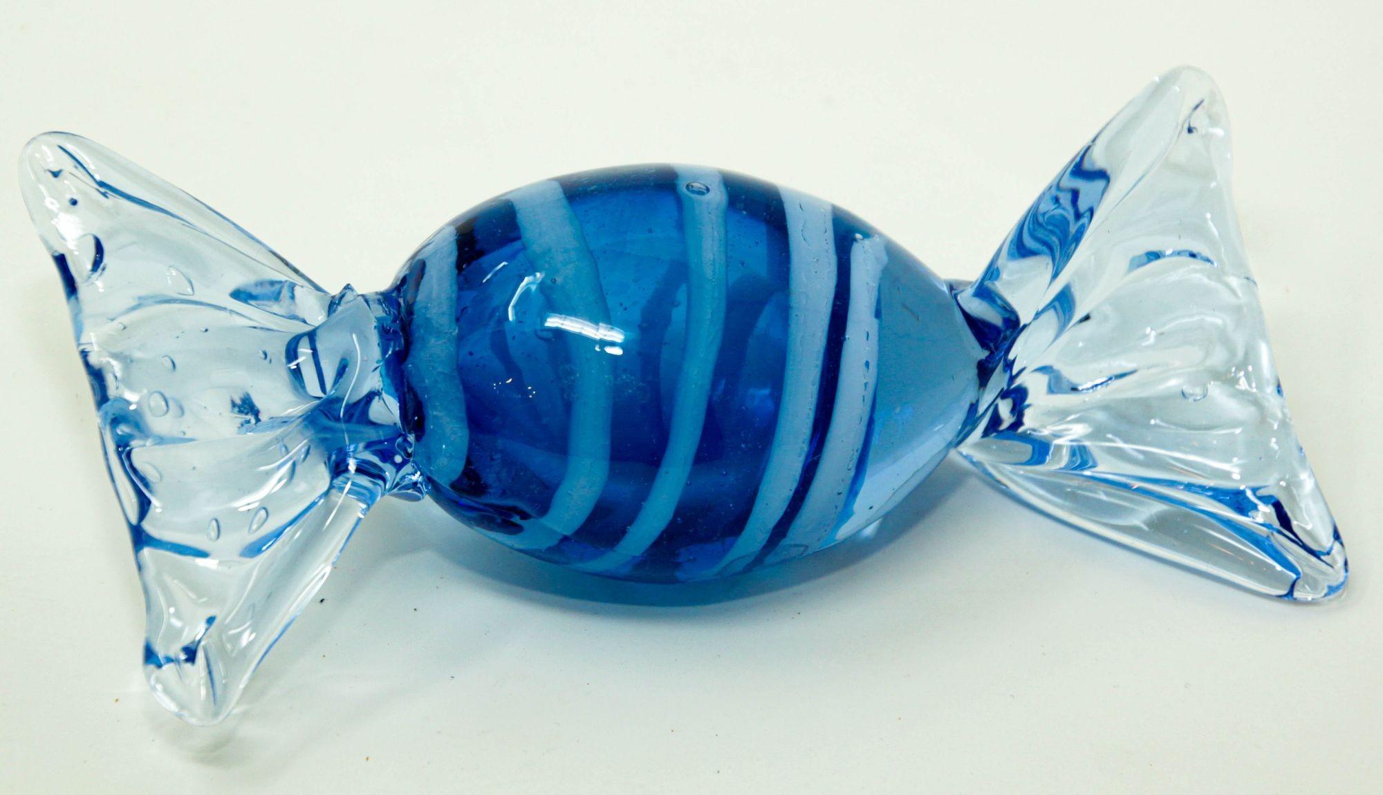 Vintage large Murano decorative blown glass wrapped blue hard candy paperweight.
Vintage oversized Murano blue blown glass candy sculpture of candy wrapped in cellophane is a piece of pop art.
This Italian Art Collectible Murano blown glass is large