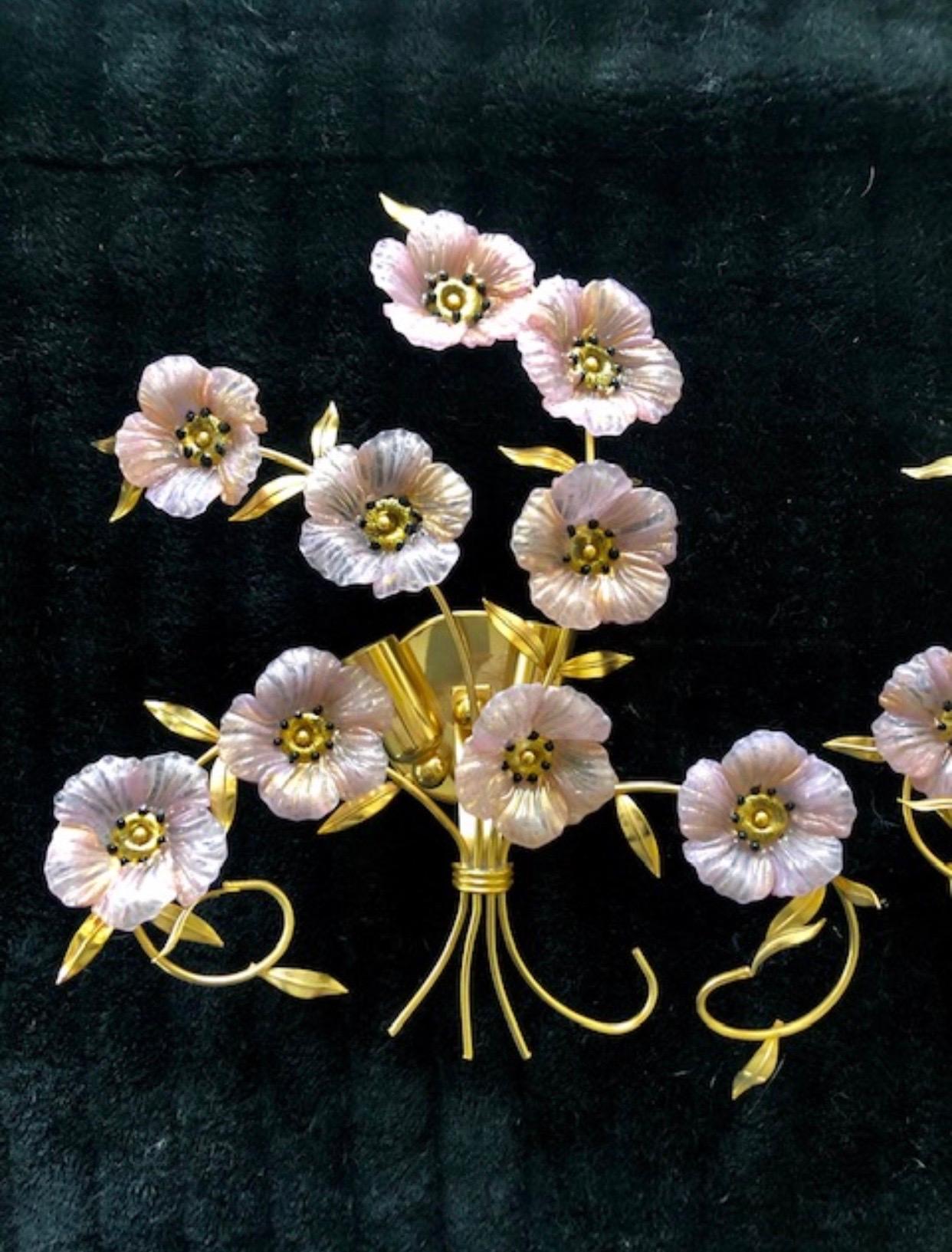 Beautiful Barovier and Toso pair of scones pink anemone flower in Murano glass handmade enhanced with gold, gilt frame.
Delicate, fragile and feminine this scones lightening will bring a romantic touch to any room in your apartment.
Known as one