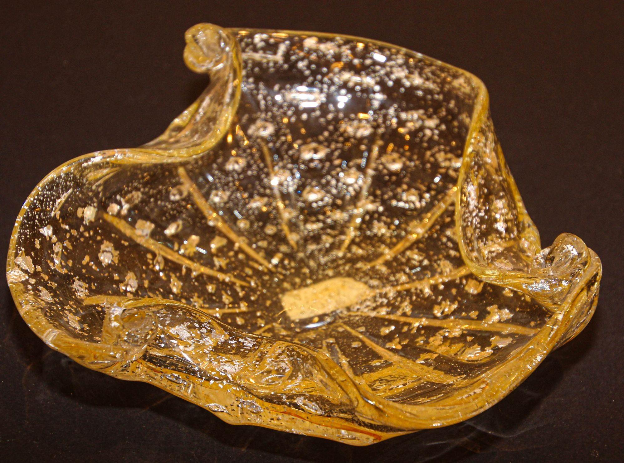 Vintage Large Murano Glass with Gold Dust Bowl Shell Ashtray Murano Italy 1970s 4