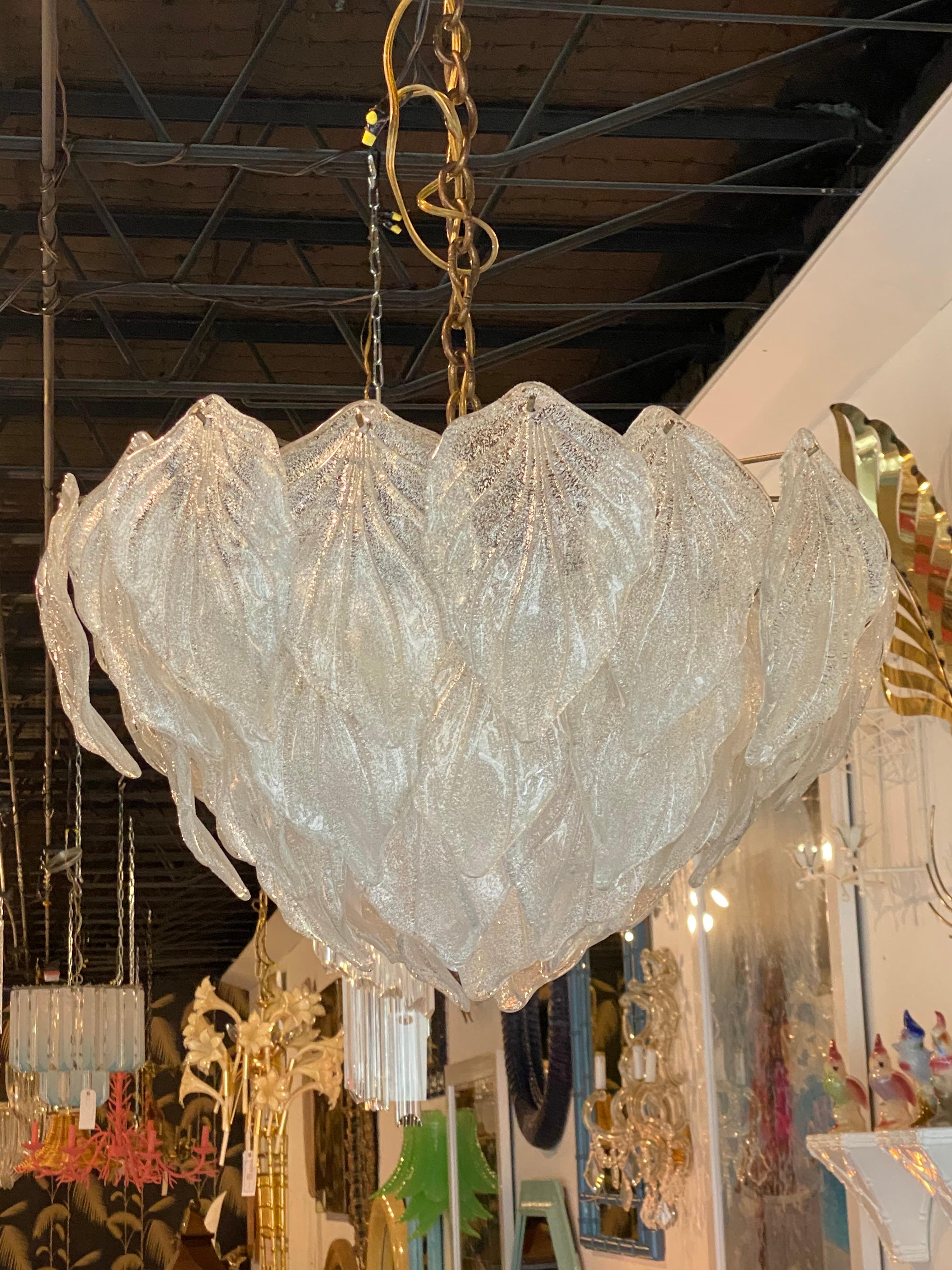 Vintage Large Murano Mazzega by Carlo Nason Glass Leaf Chandelier Brass In Good Condition In West Palm Beach, FL