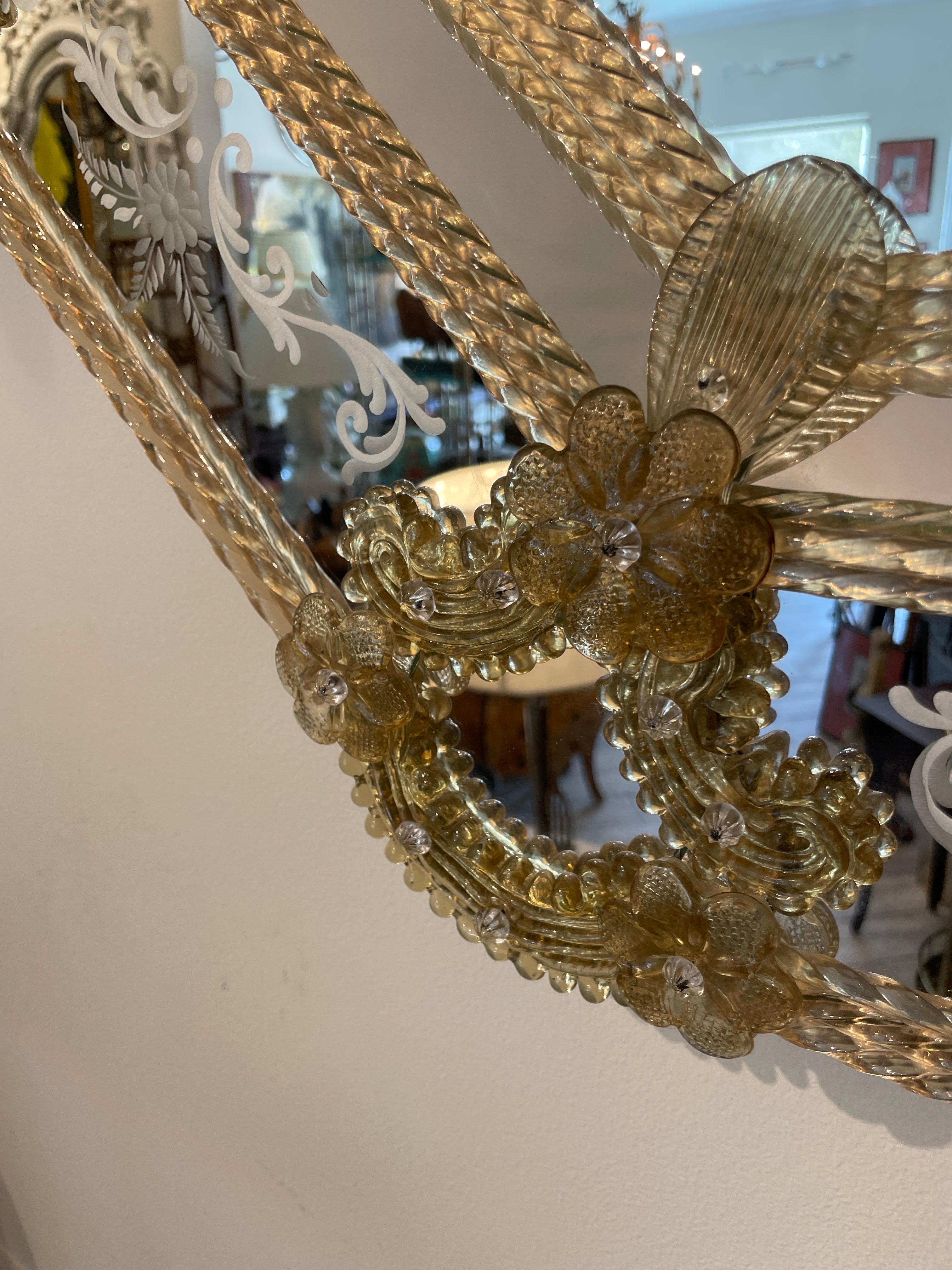 Espejo veneciano de Murano vintage grande de forma octogonal Italiano en venta