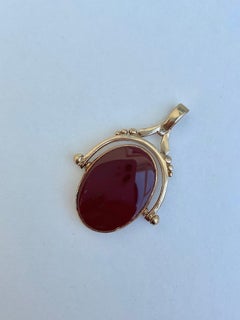 Vintage Large Oral Onyx and Carnelian 9ct Yellow Gold Spinning Fob Pendant