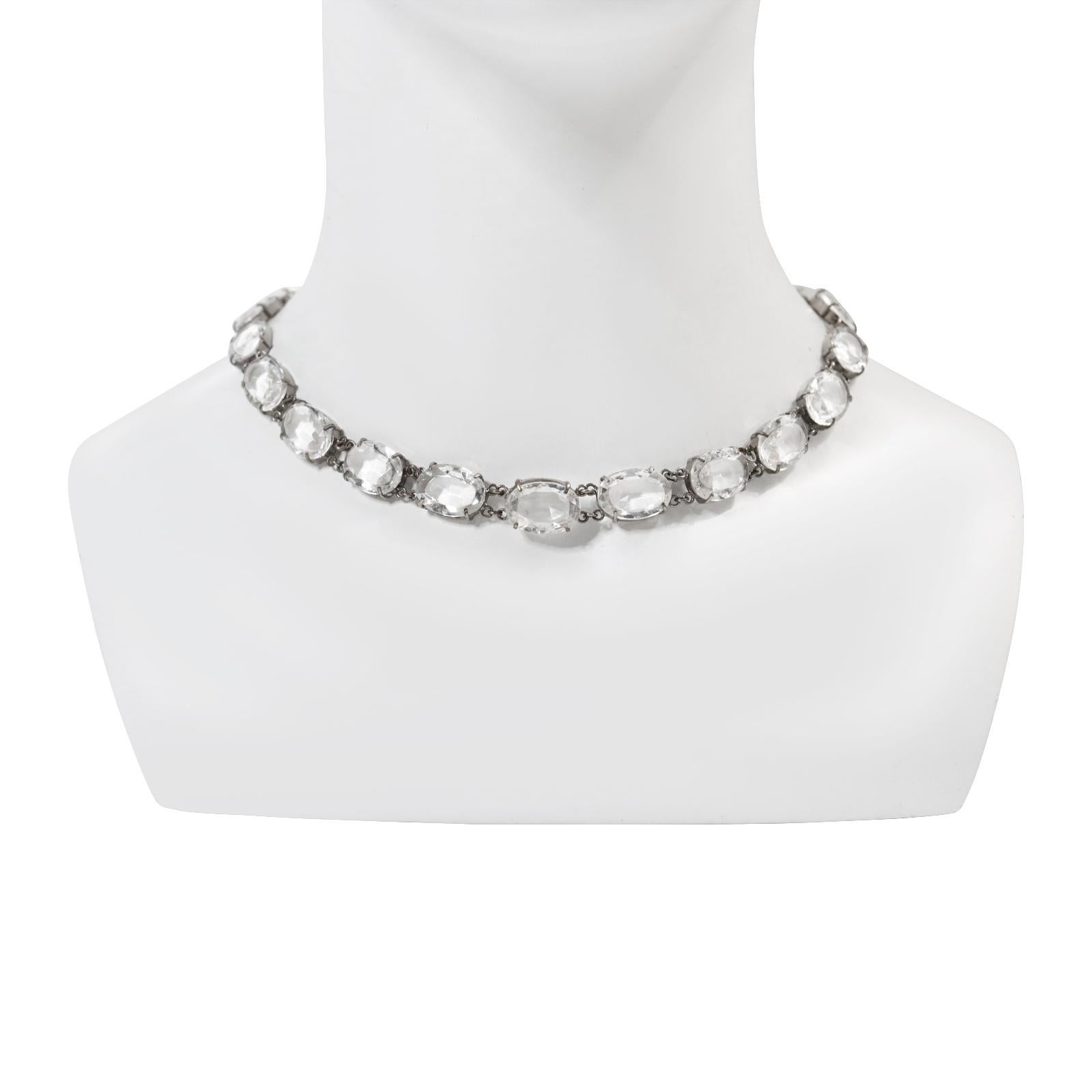 Große ovale Kristall-Halskette mit offenem Rücken Circa 1960er Jahre im Zustand „Gut“ im Angebot in New York, NY