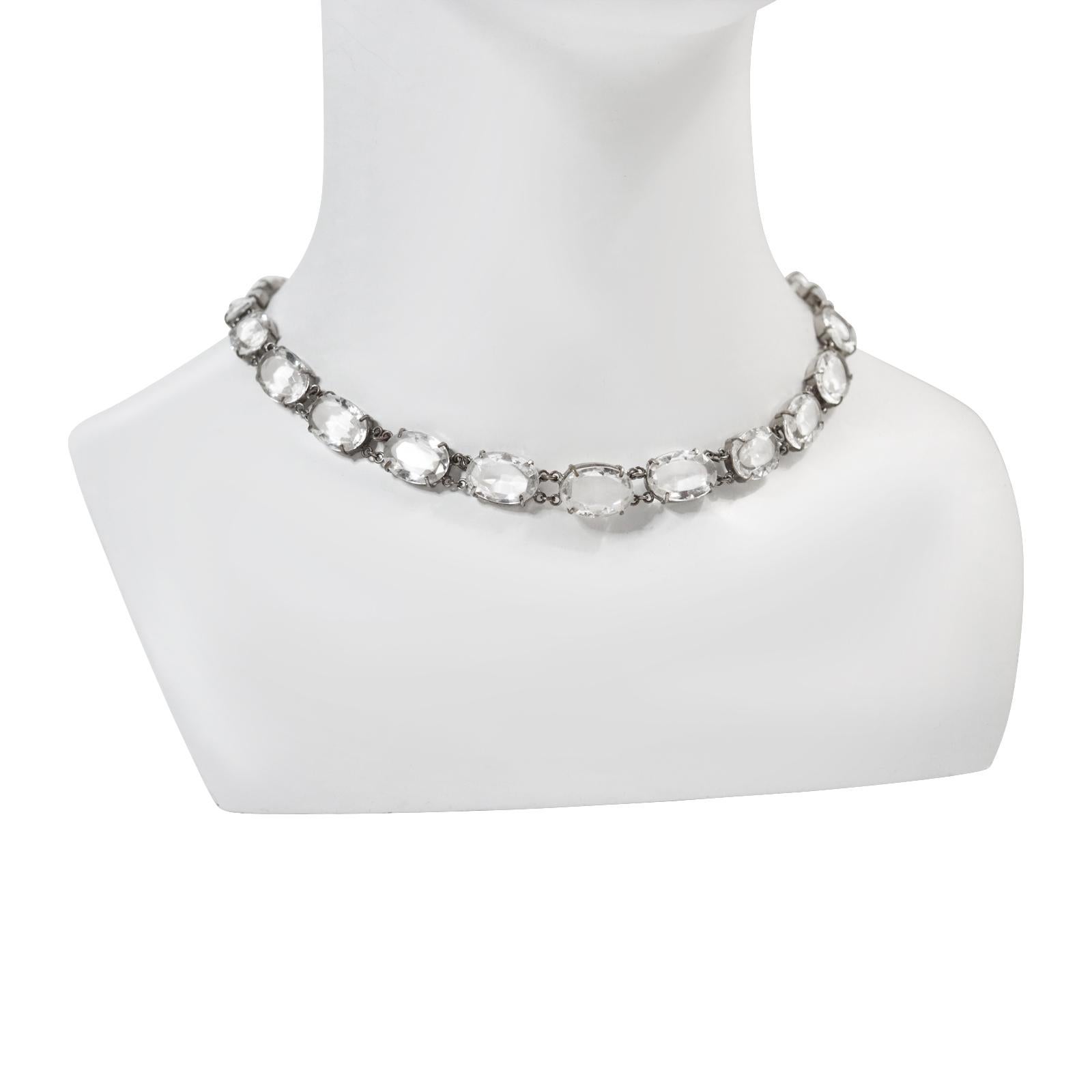 Große ovale Kristall-Halskette mit offenem Rücken Circa 1960er Jahre im Angebot 3