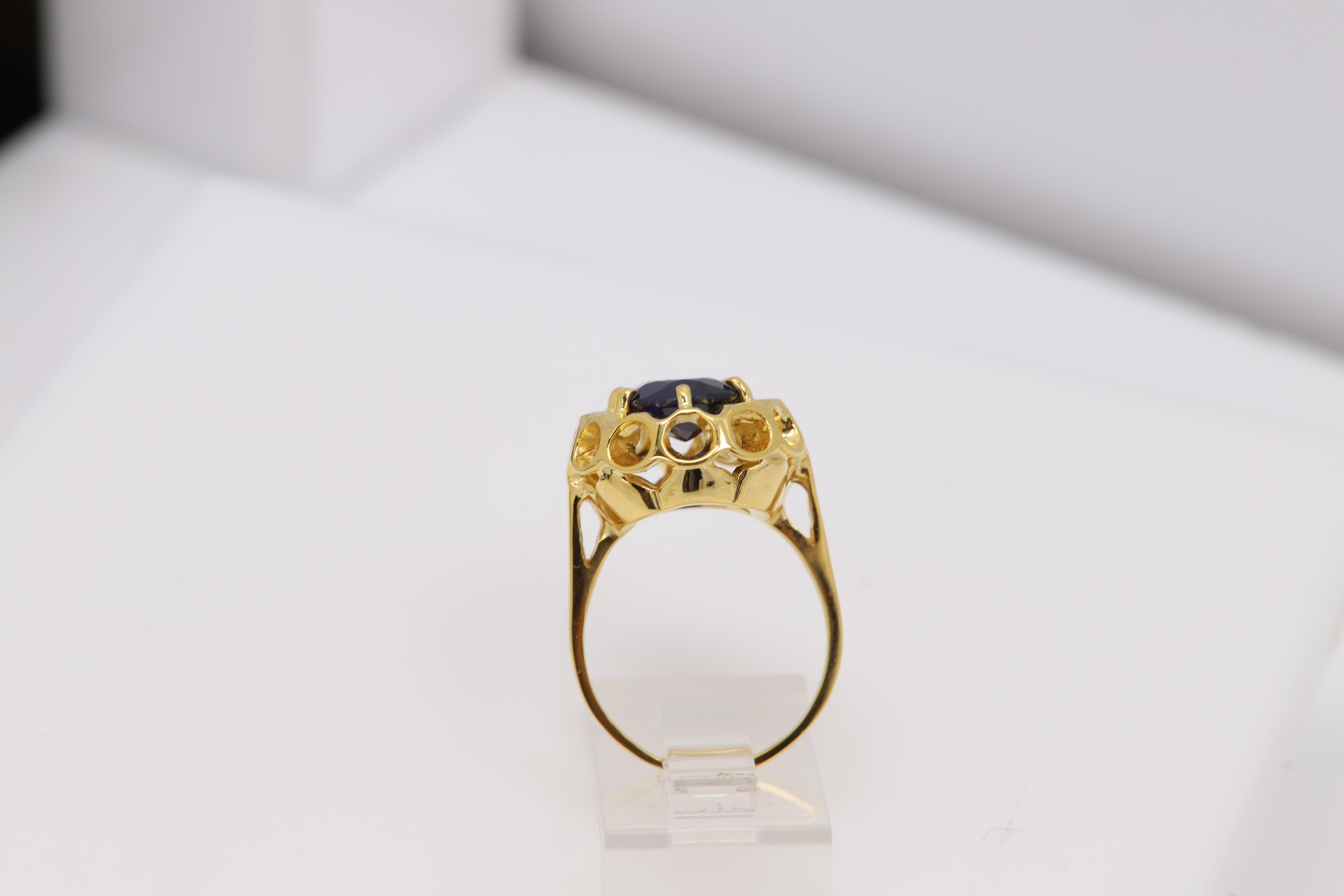 Anello d'epoca con zaffiro ovale grande in oro giallo 14 carati, circa anni '40 in vendita 5