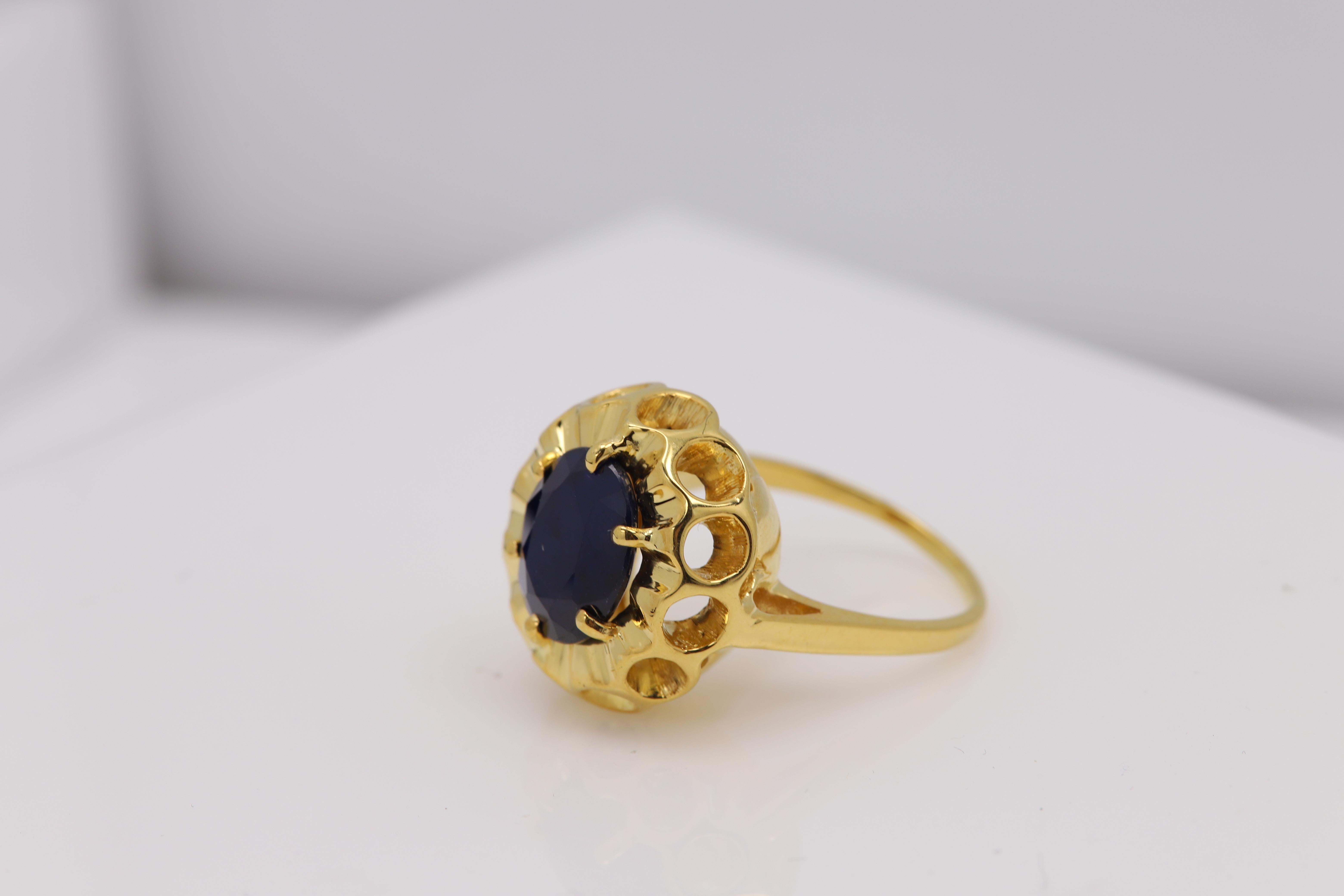 Oval Cut Vintage Large Oval Sapphire Ring 14 Karat Yellow Gold Circa 1940's For Sale