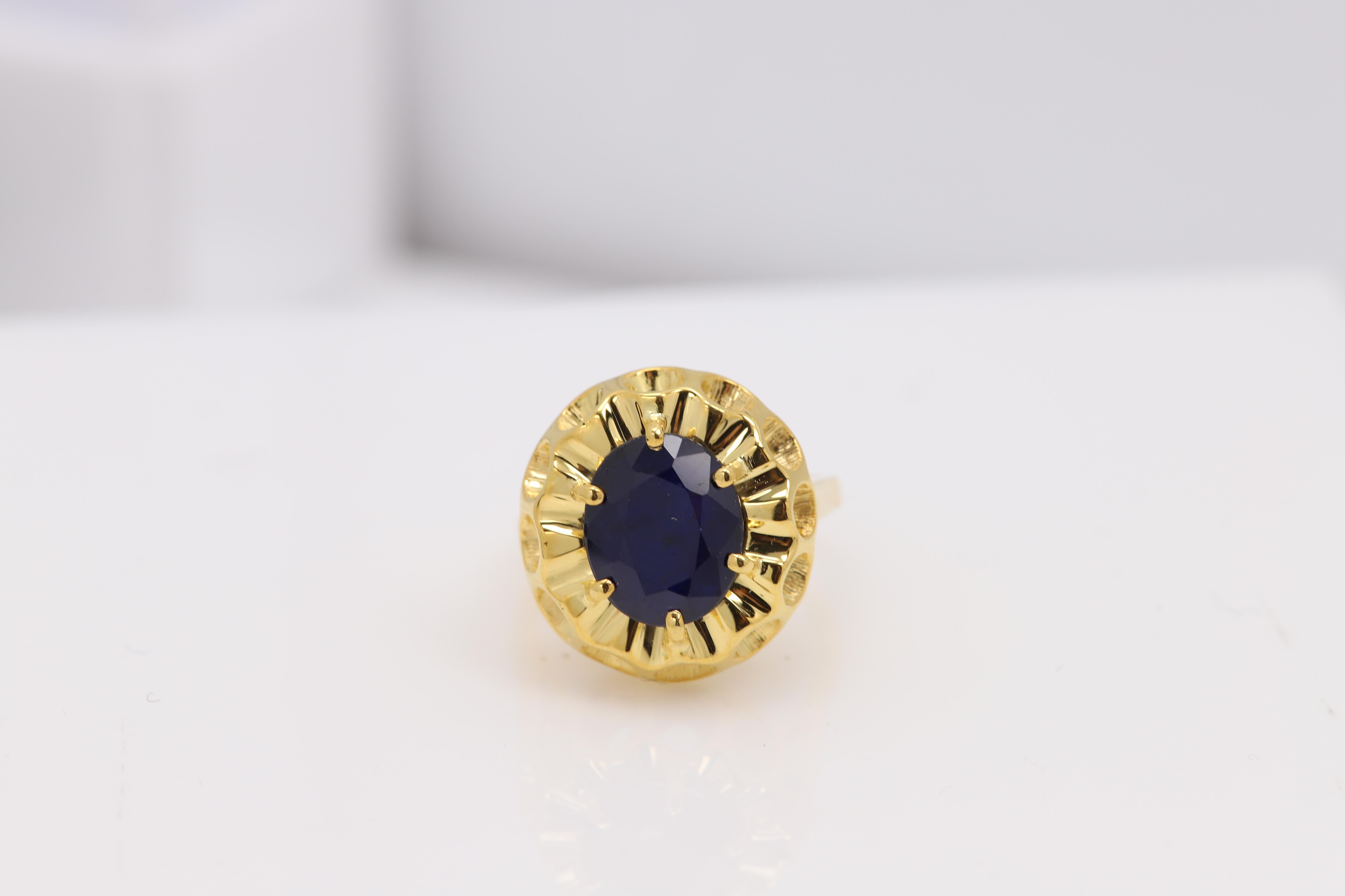 Women's Vintage Large Oval Sapphire Ring 14 Karat Yellow Gold Circa 1940's For Sale