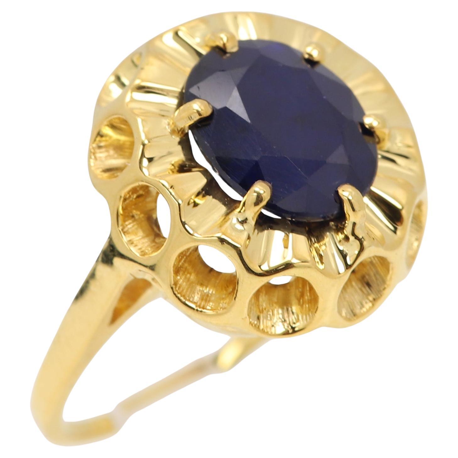 Vintage Large Oval Sapphire Ring 14 Karat Yellow Gold Circa 1940's For Sale