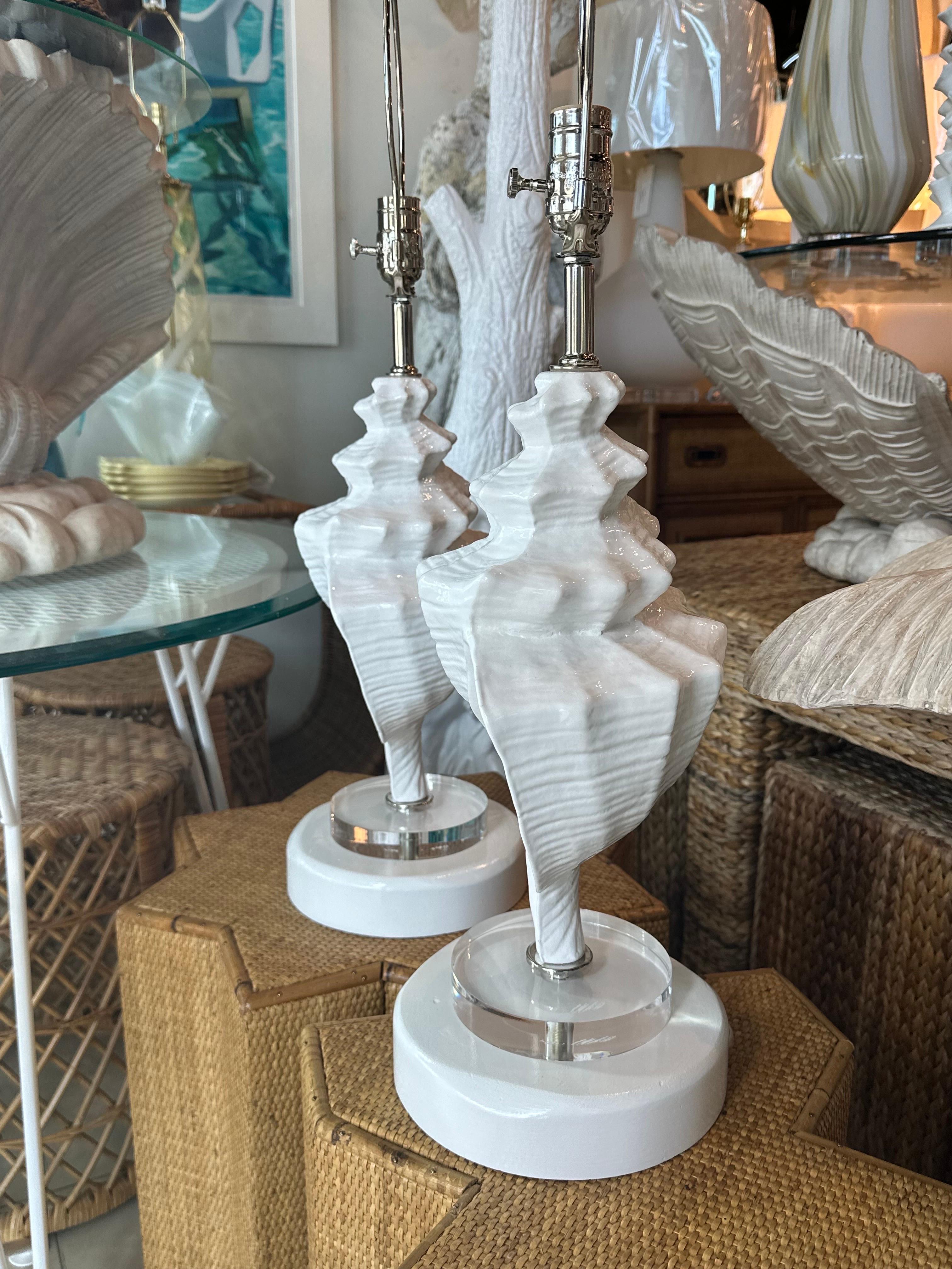 Vintage Large Pair Conch Shell Seashell Palm Beach Table Lamps Restored Lucite  For Sale 2