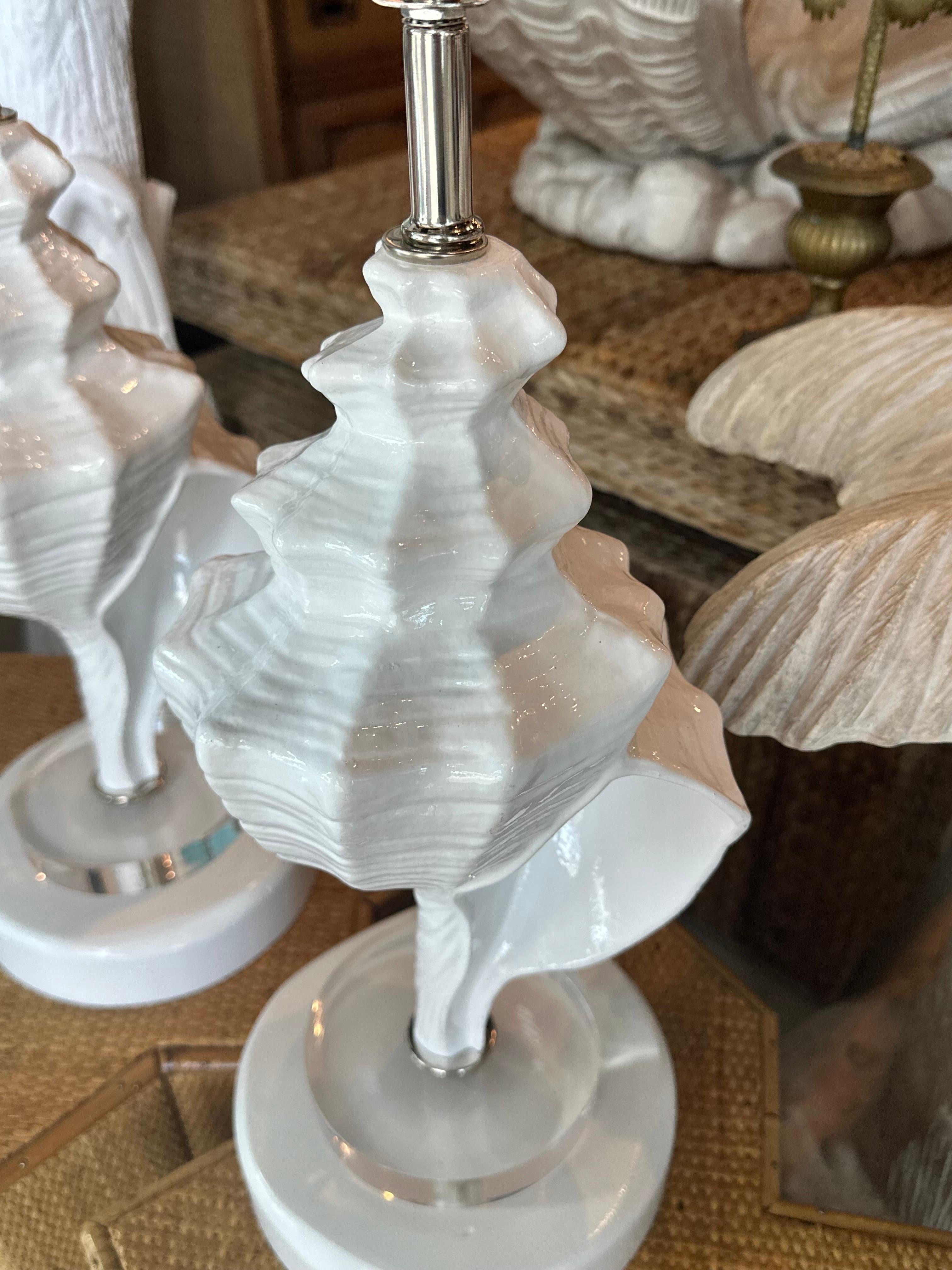 American Vintage Large Pair Conch Shell Seashell Palm Beach Table Lamps Restored Lucite  For Sale