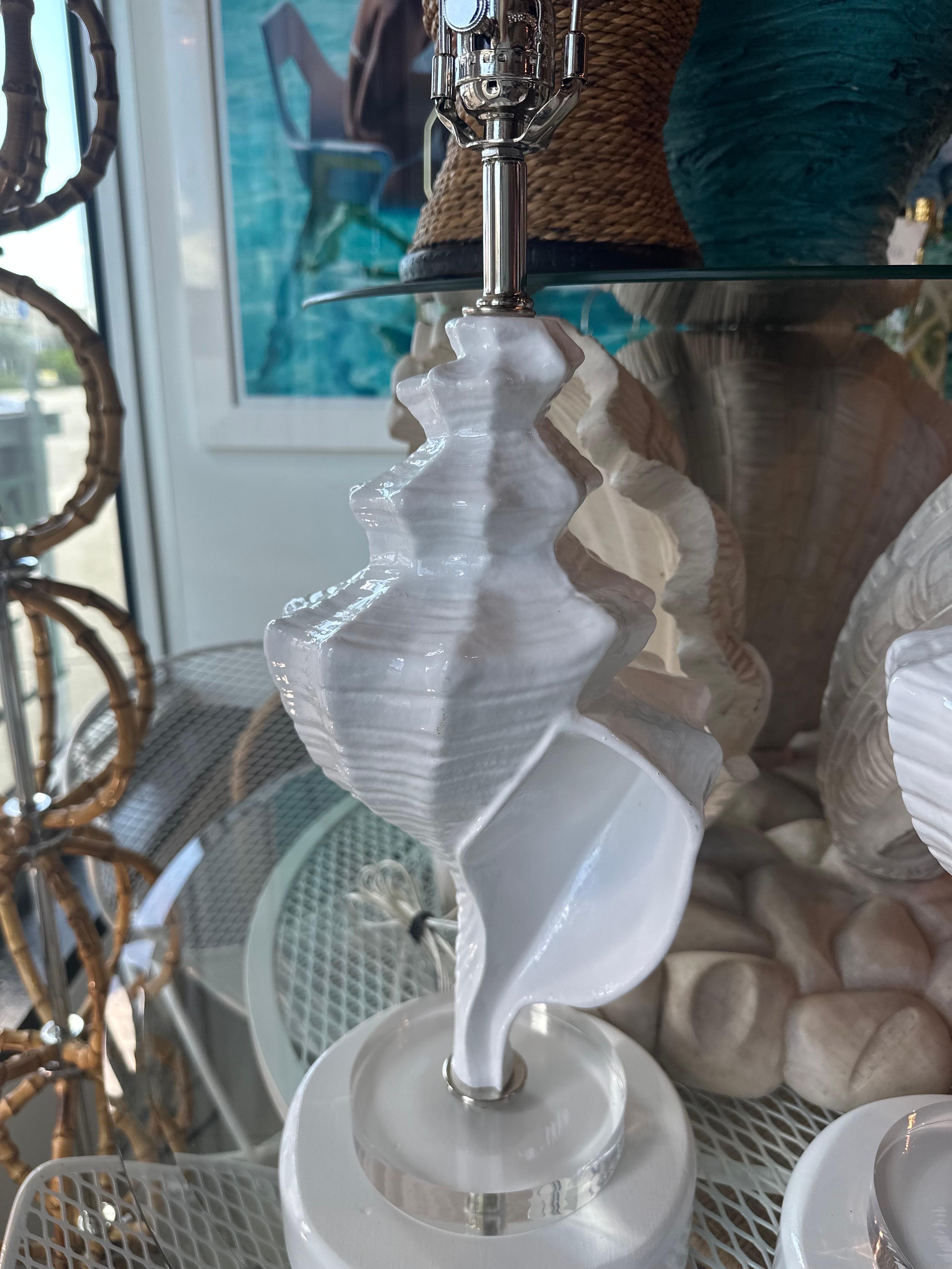 Late 20th Century Vintage Large Pair Conch Shell Seashell Palm Beach Table Lamps Restored Lucite  For Sale