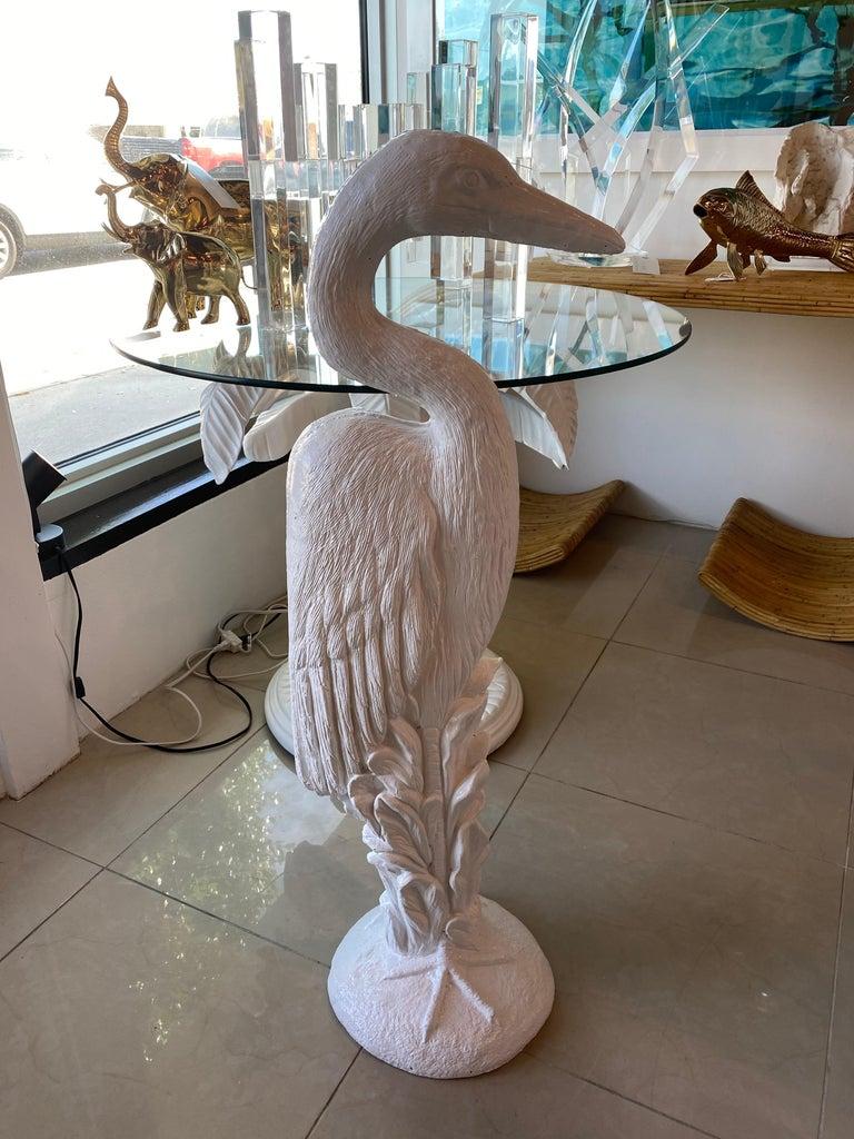 Paire de statues de hérons vintage en béton de Palm Beach fraîchement laquées en vente 2