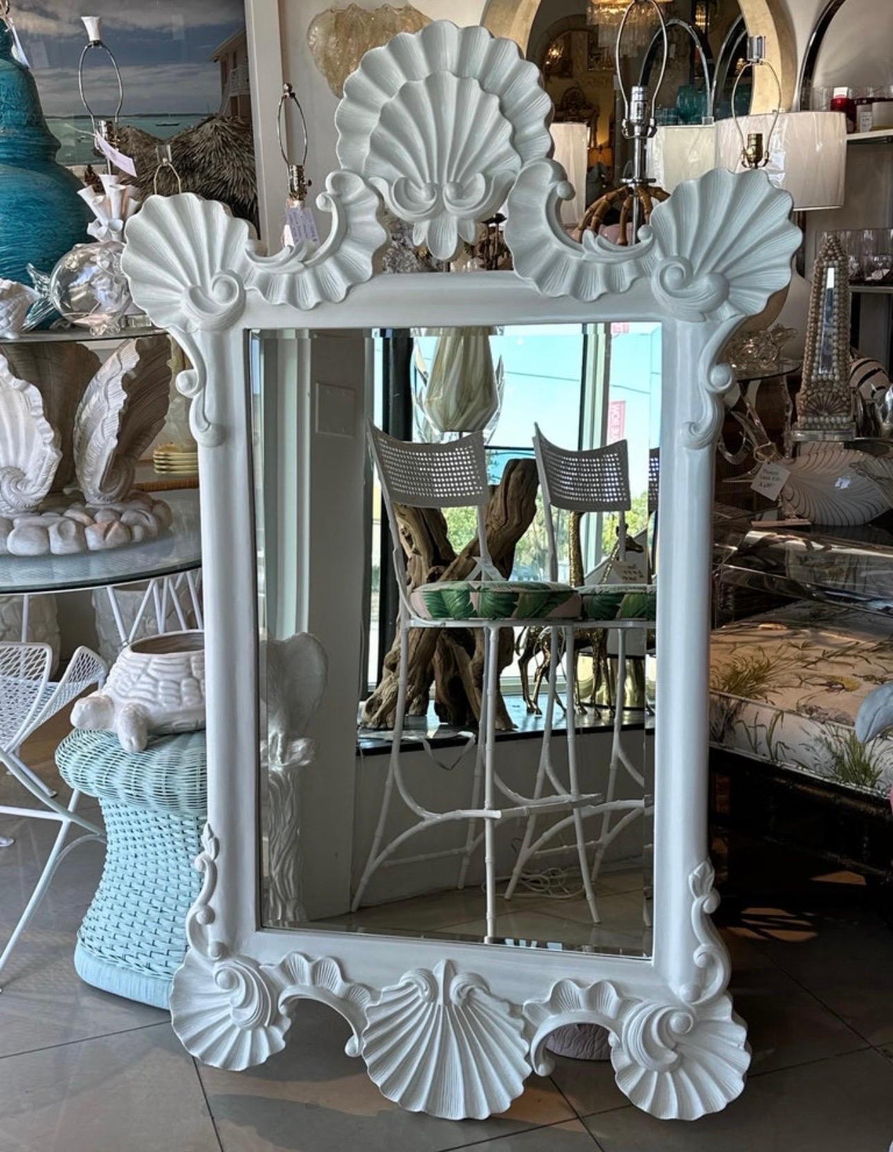 Grande specchio da parete conchiglia vintage Palm Beach White Satin Lacquered Shell Seashell in vendita 5