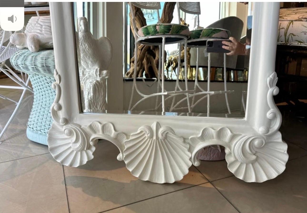 Americano Grande specchio da parete conchiglia vintage Palm Beach White Satin Lacquered Shell Seashell in vendita