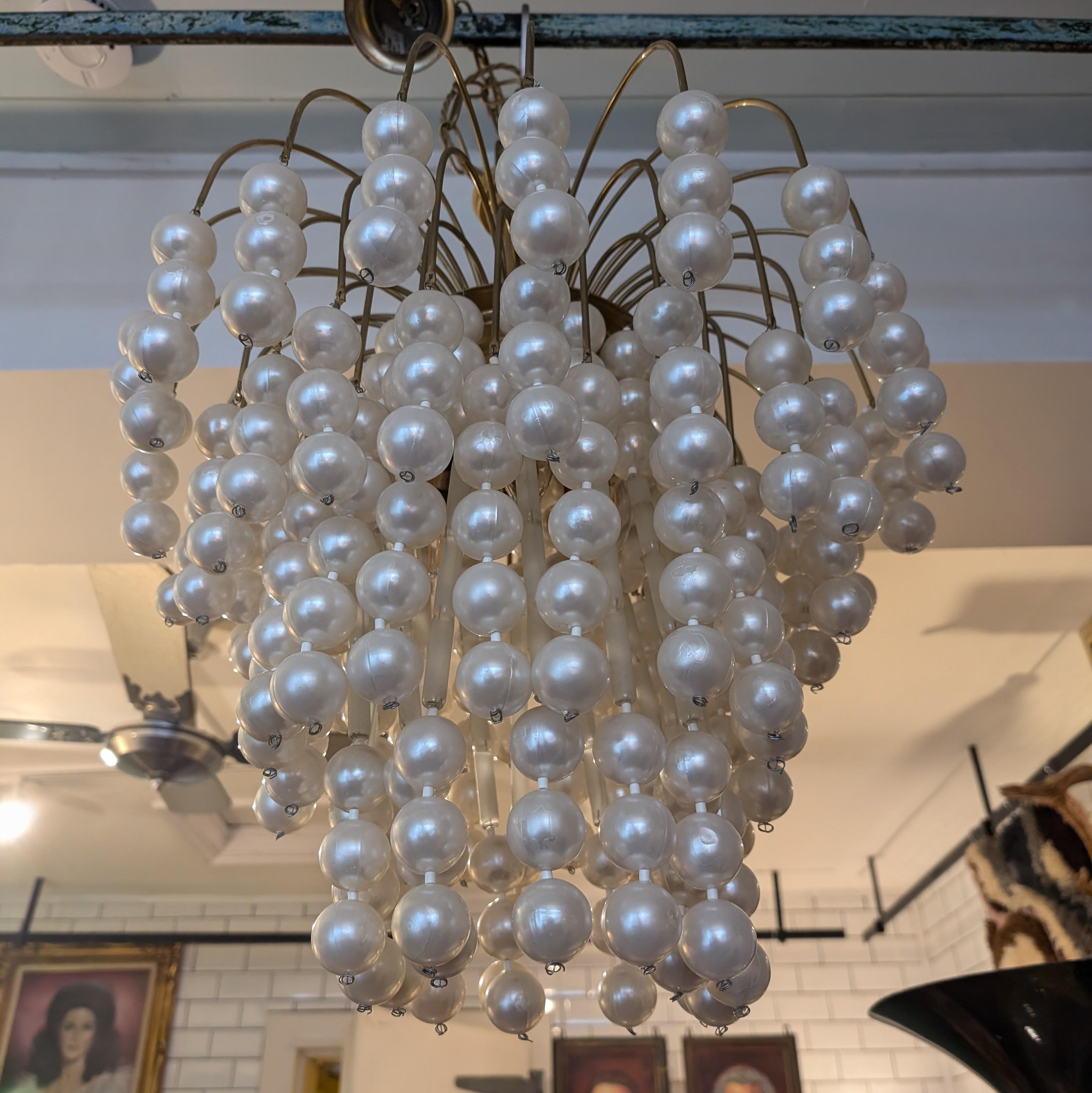 American Vintage large pearl bubble waterfall chandelier, Verner Panton style, 1970s