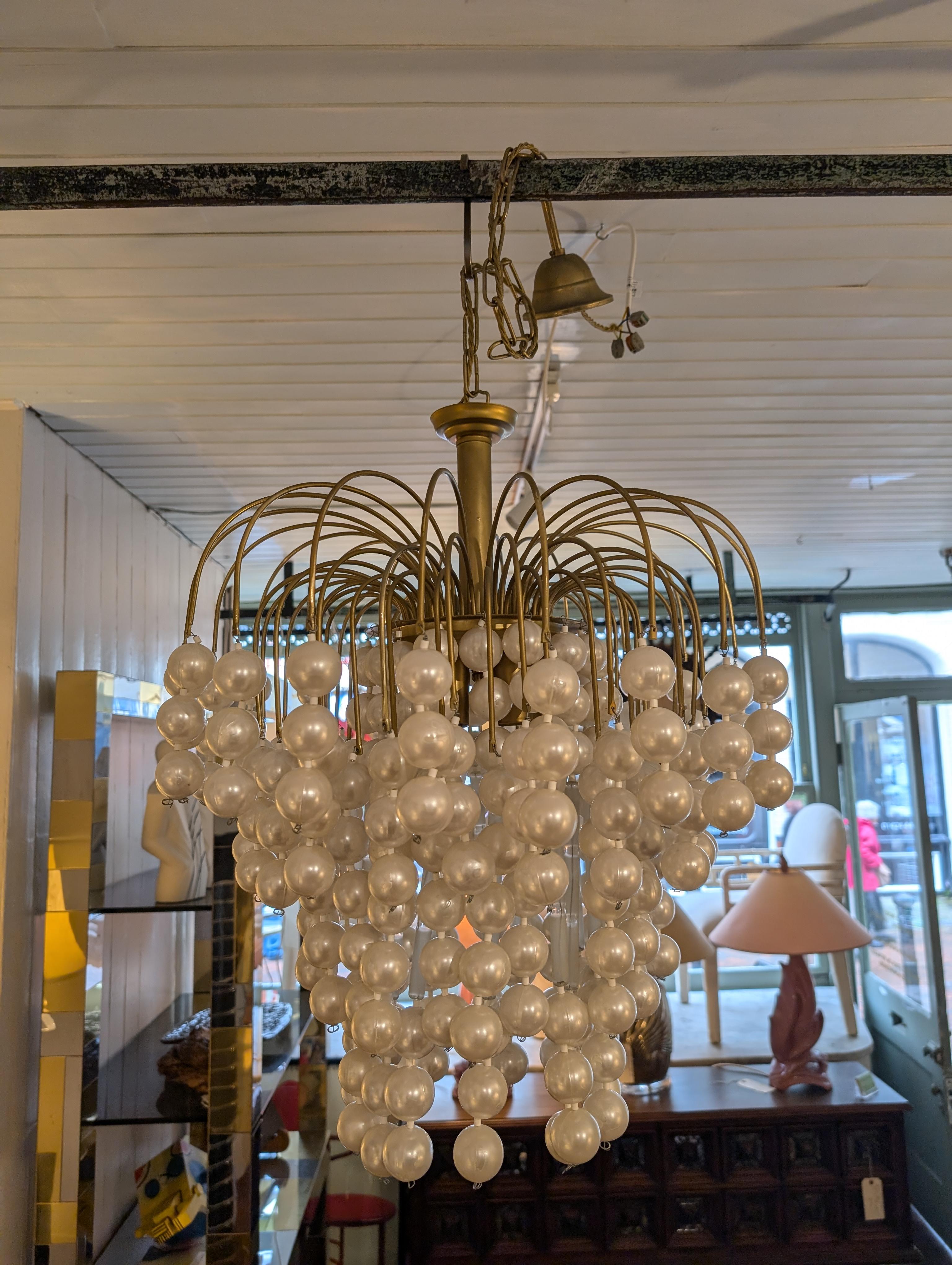 Vintage large pearl bubble waterfall chandelier, Verner Panton style, 1970s In Good Condition In Hastings, GB