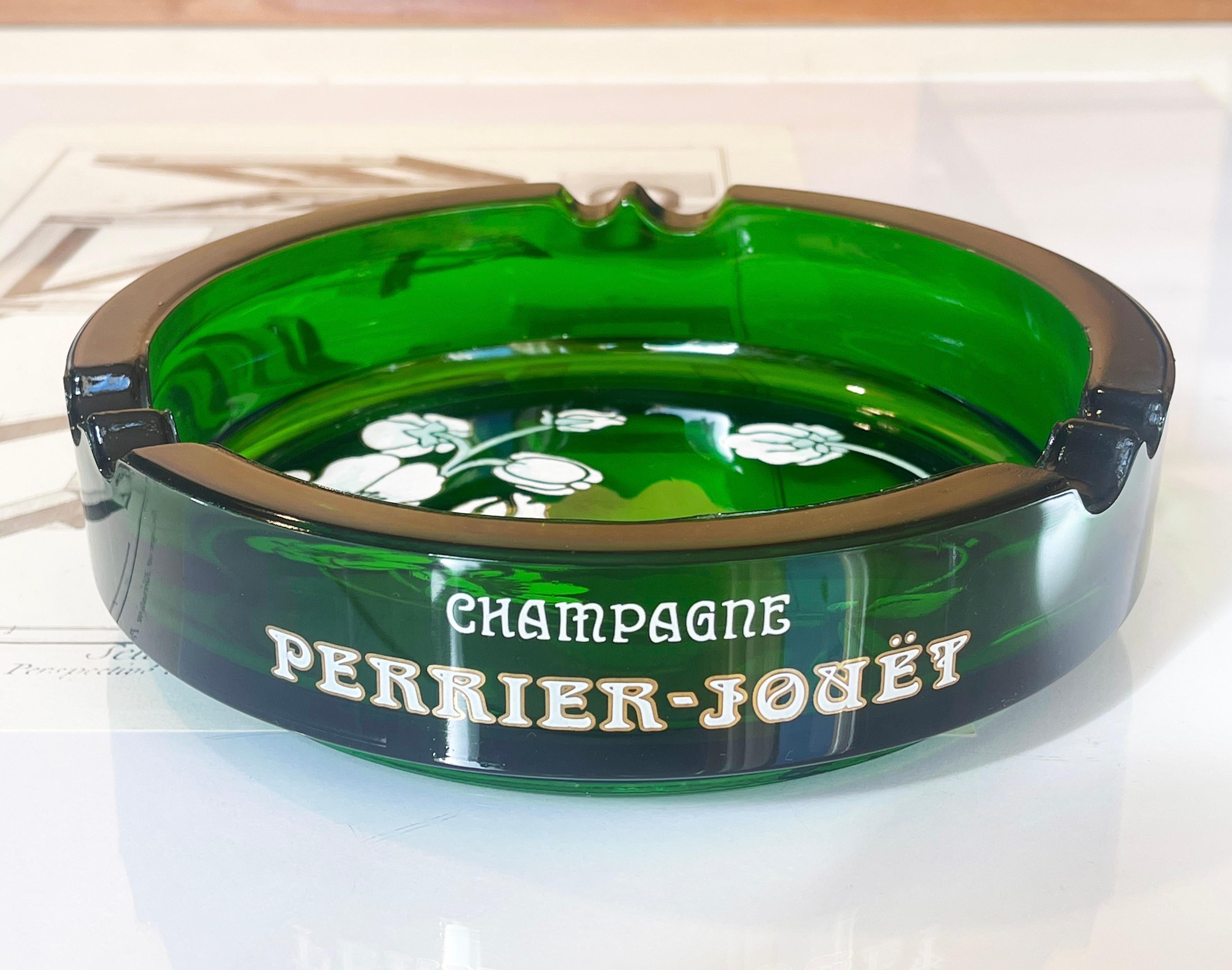 Vintage Large Perrier-Jouet Ash Tray Art Nouveau Style, Green Gold 1960s, France In Good Condition In Andernach, DE