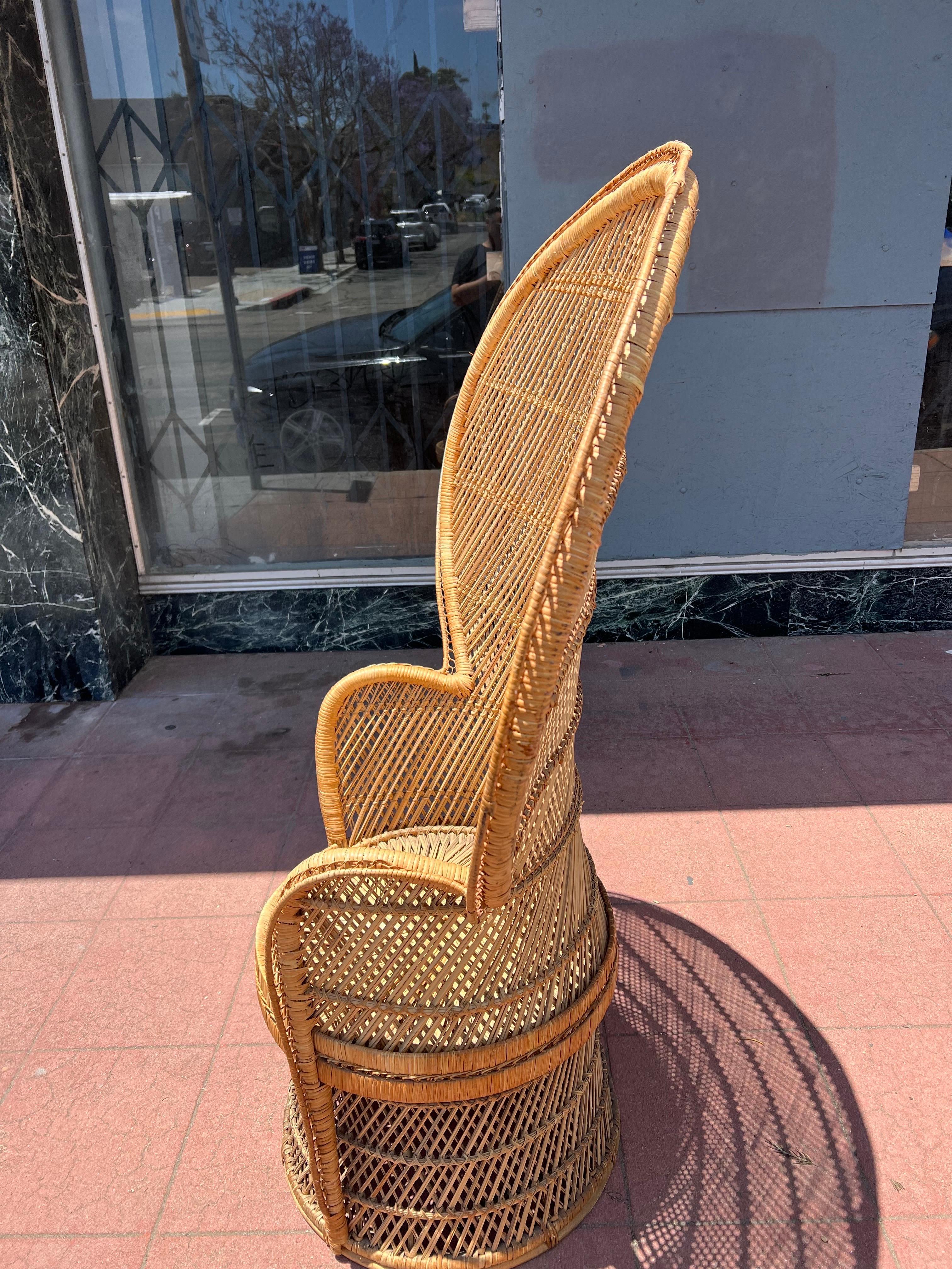Großer Rattansessel 'Emmanuelle' Pfauensessel um 1970 im Zustand „Gut“ im Angebot in San Diego, CA