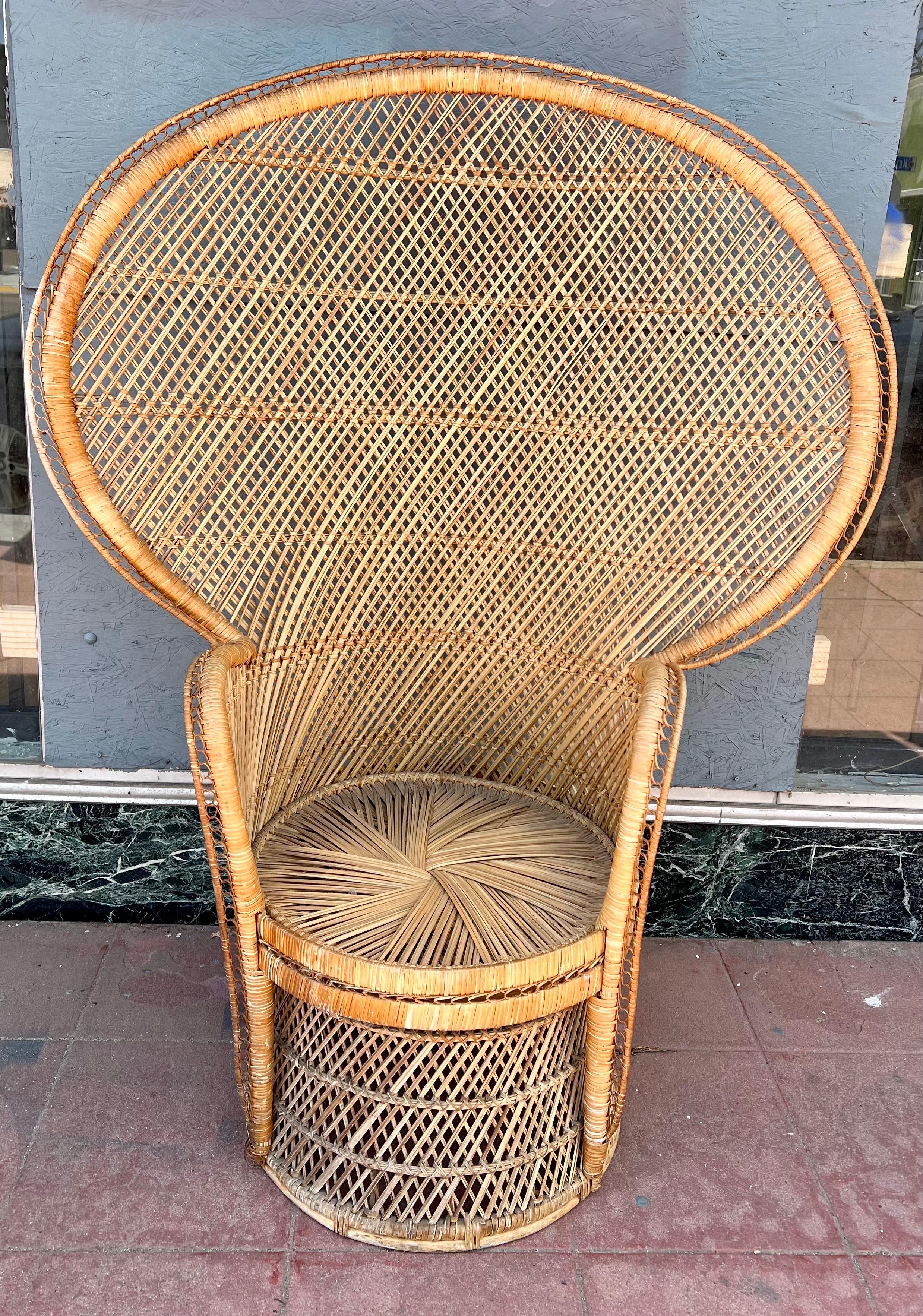 Großer Rattansessel 'Emmanuelle' Pfauensessel um 1970 (20. Jahrhundert) im Angebot