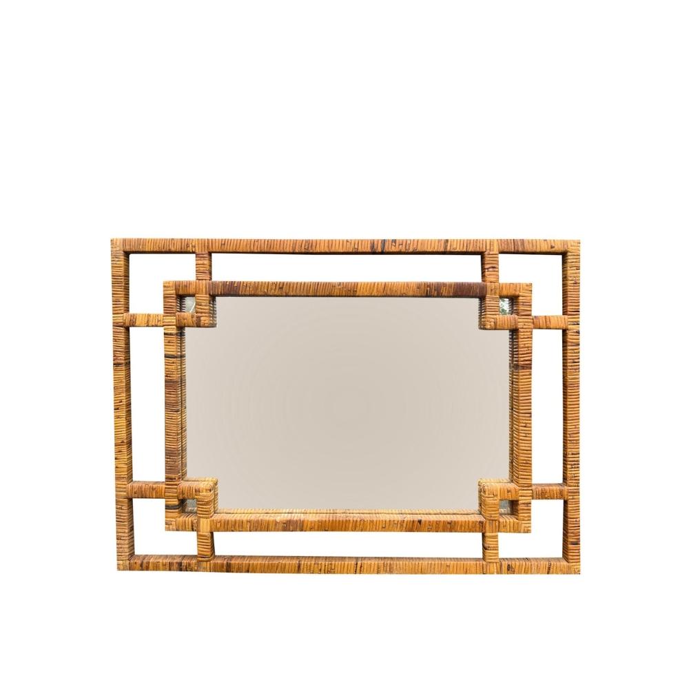 Espejo de pared vintage grande de mimbre y ratán  Chinoiserie Chippendale, años 1970

Espejo de pared vintage grande de ratán y mimbre en estilo Chinoiserie Chippendale
Este espejo de pared vintage de ratán y mimbre presenta un intrincado estilo