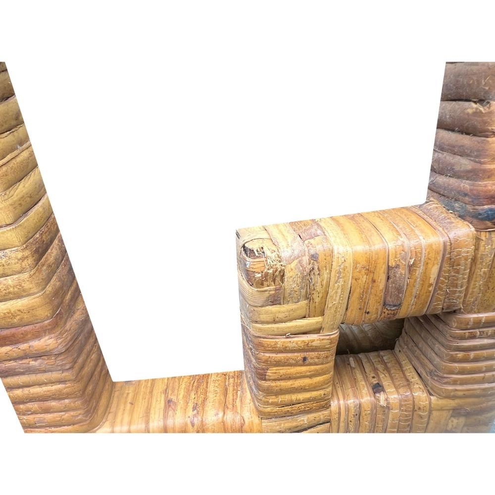 Espejo de pared vintage grande de ratán y mimbre en estilo Chinoiserie Chippendale en venta 2